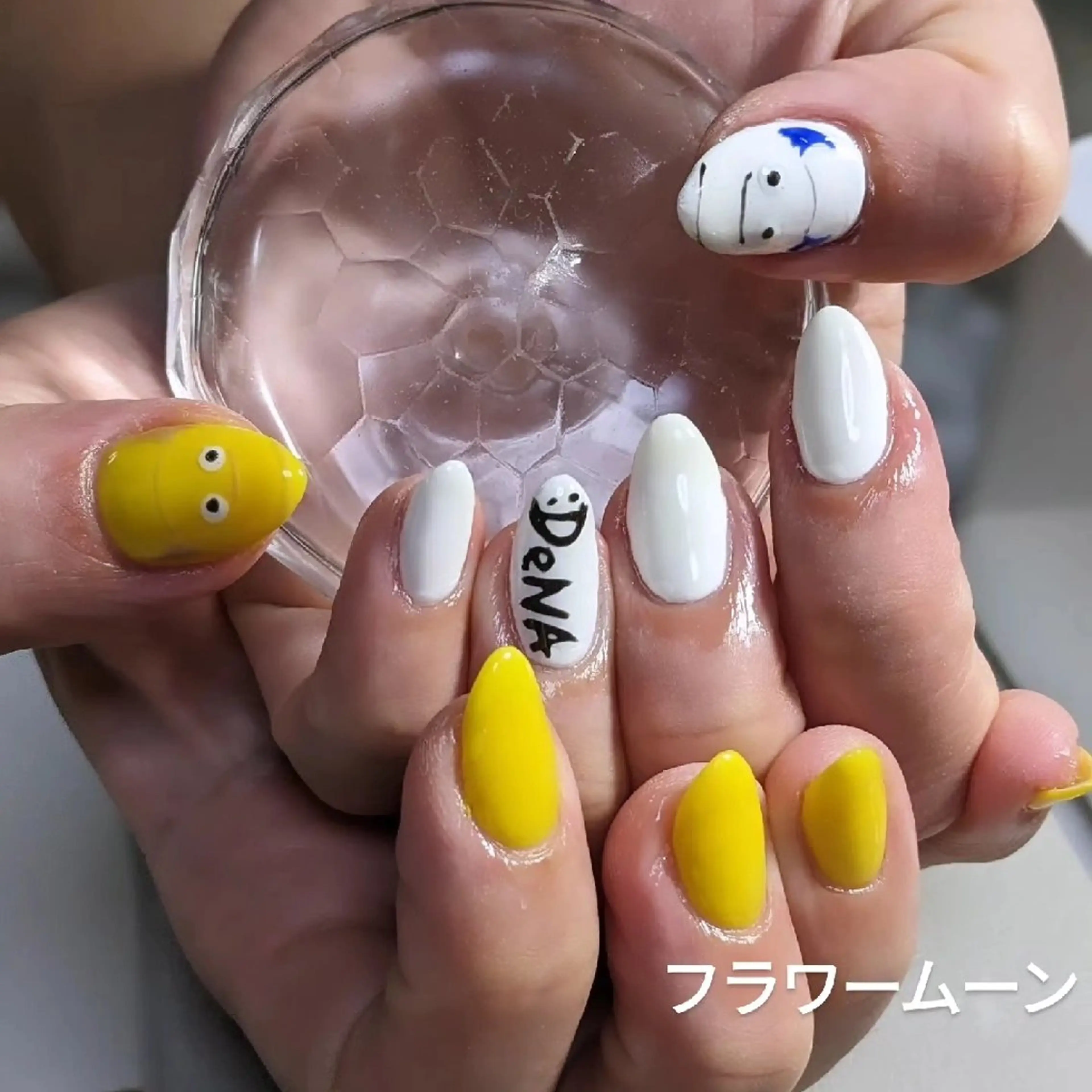 ネイル フラワー ムーンのネイルデザイン