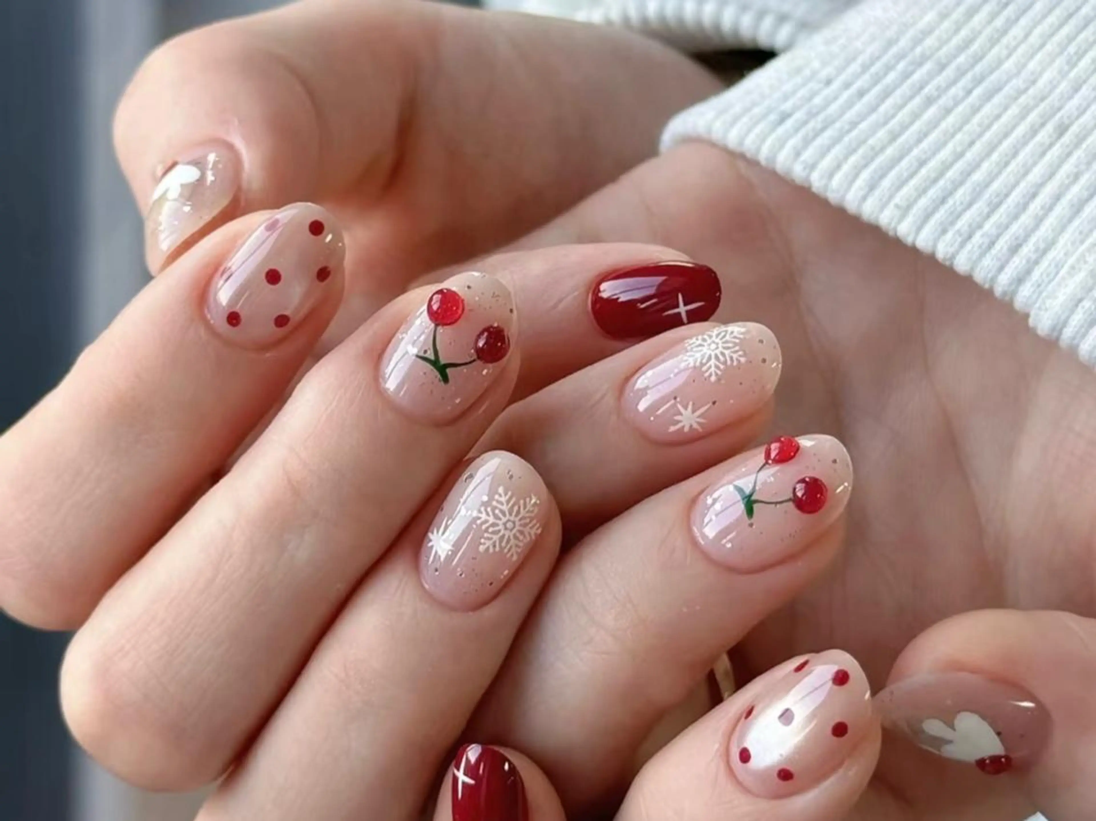 ネイル アートネイル フラワーネイル ジェルネイル ガーリー ミディアムネイル ハンドネイル ハンドケア Yuyu 🧁のネイルデザイン