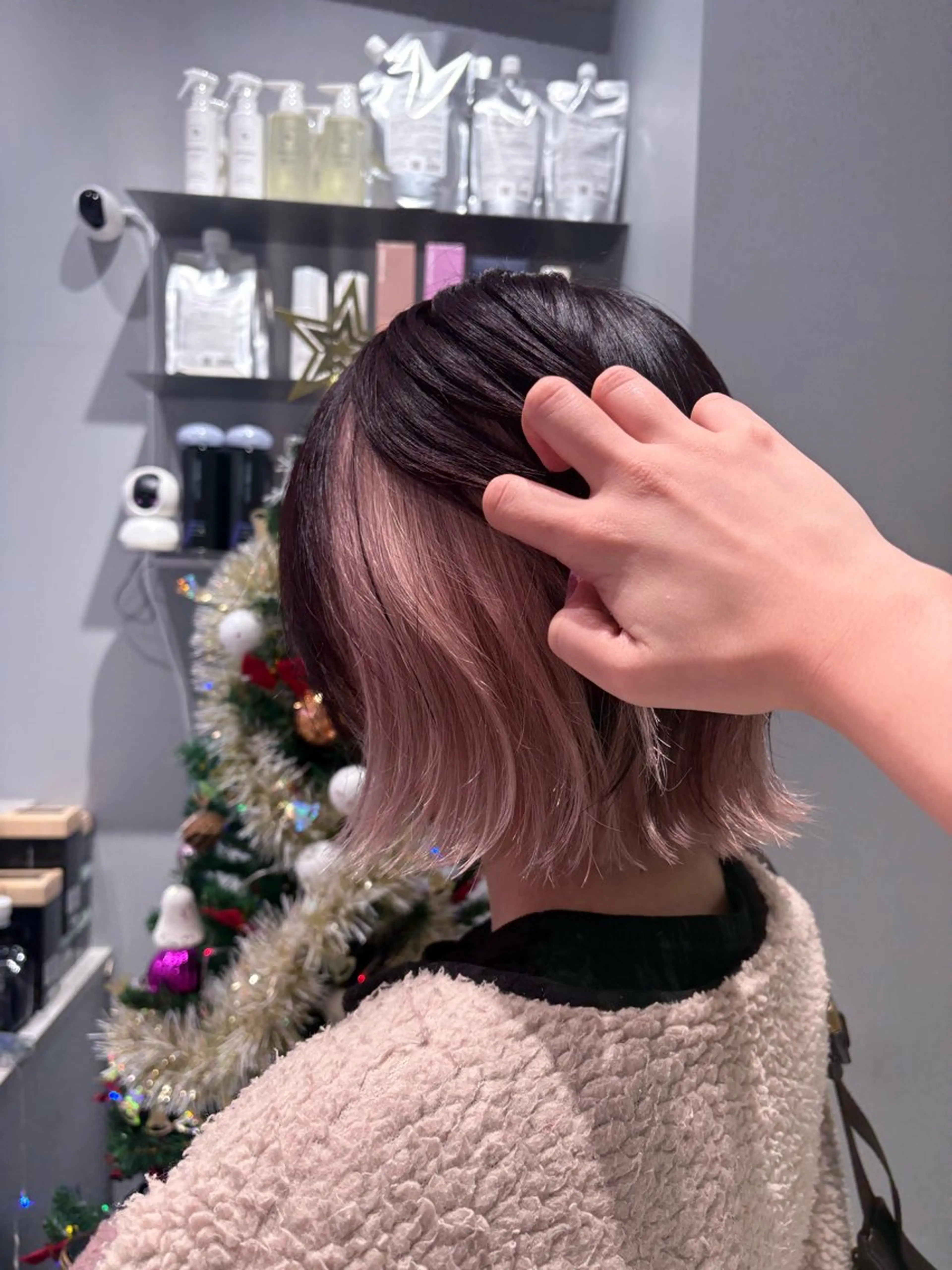 ミディアム カラー ピンクカラー ホワイトピンク カット ヘアカラー トリートメント 菜々🫧新宿 透明感ケアブリーチのヘアスタイル