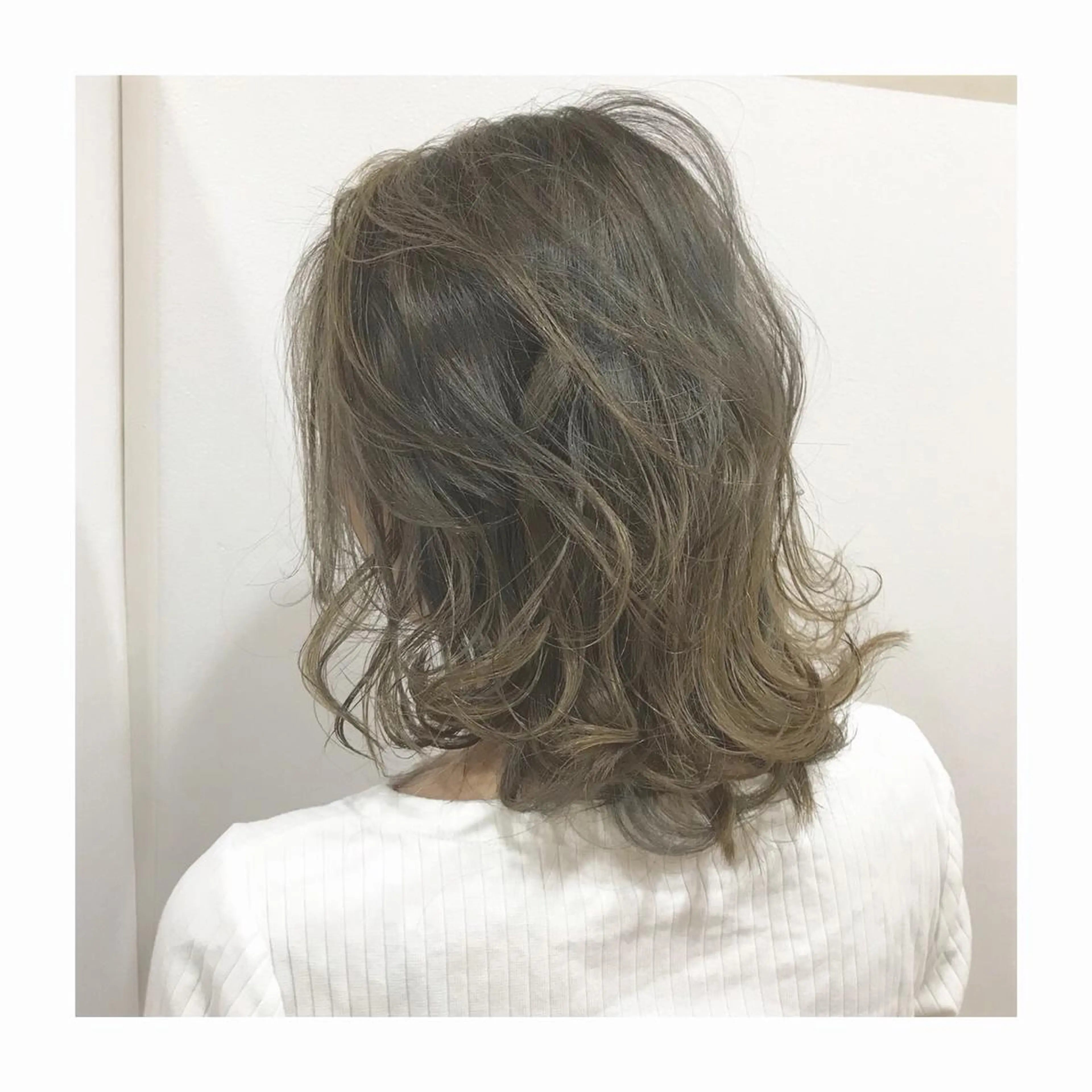 カラー アッシュ ベージュカラー 磧本 祐里恵のヘアスタイル