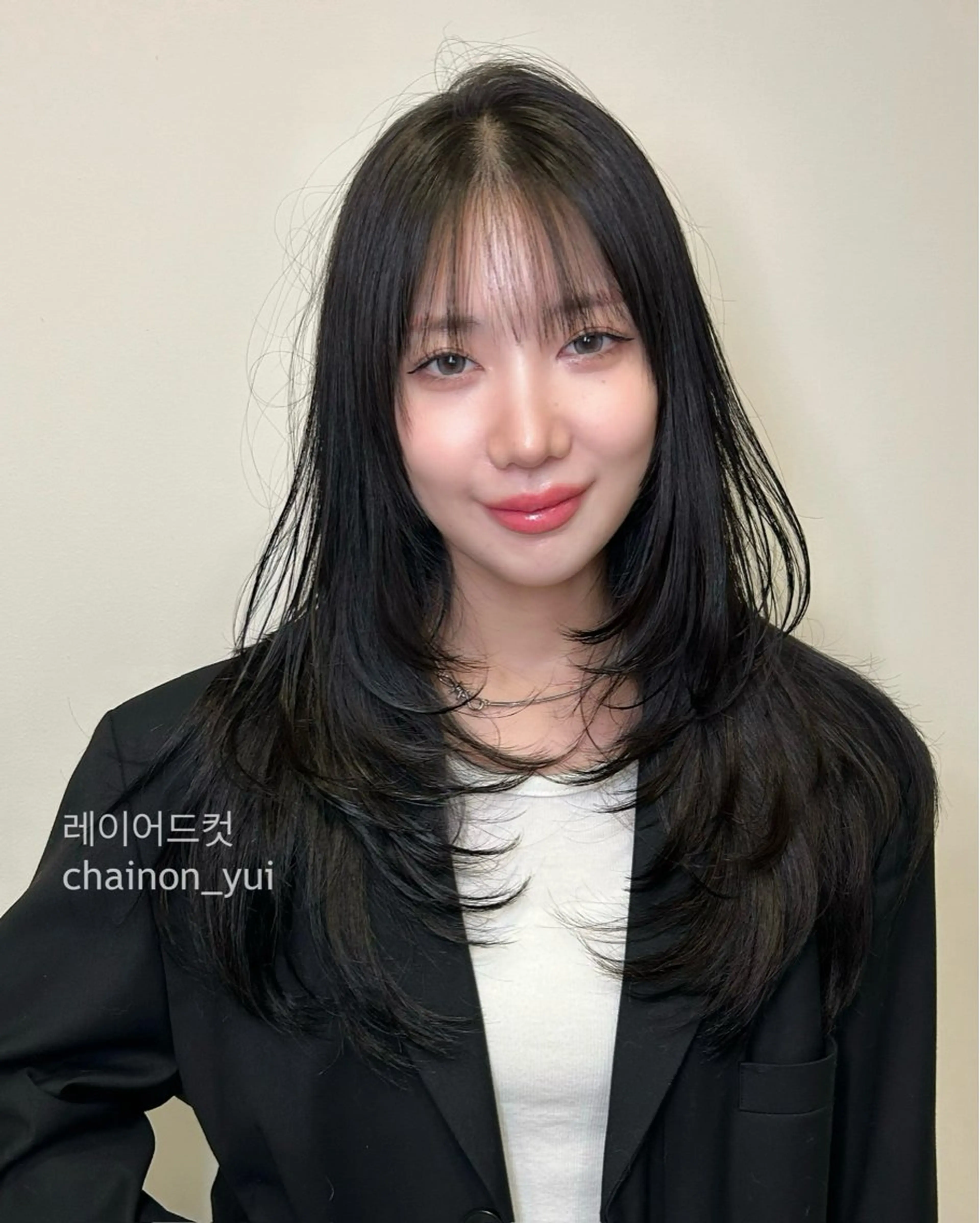 セミロング カット ヘアカラー YUI レイヤー/韓国ヘアのヘアスタイル