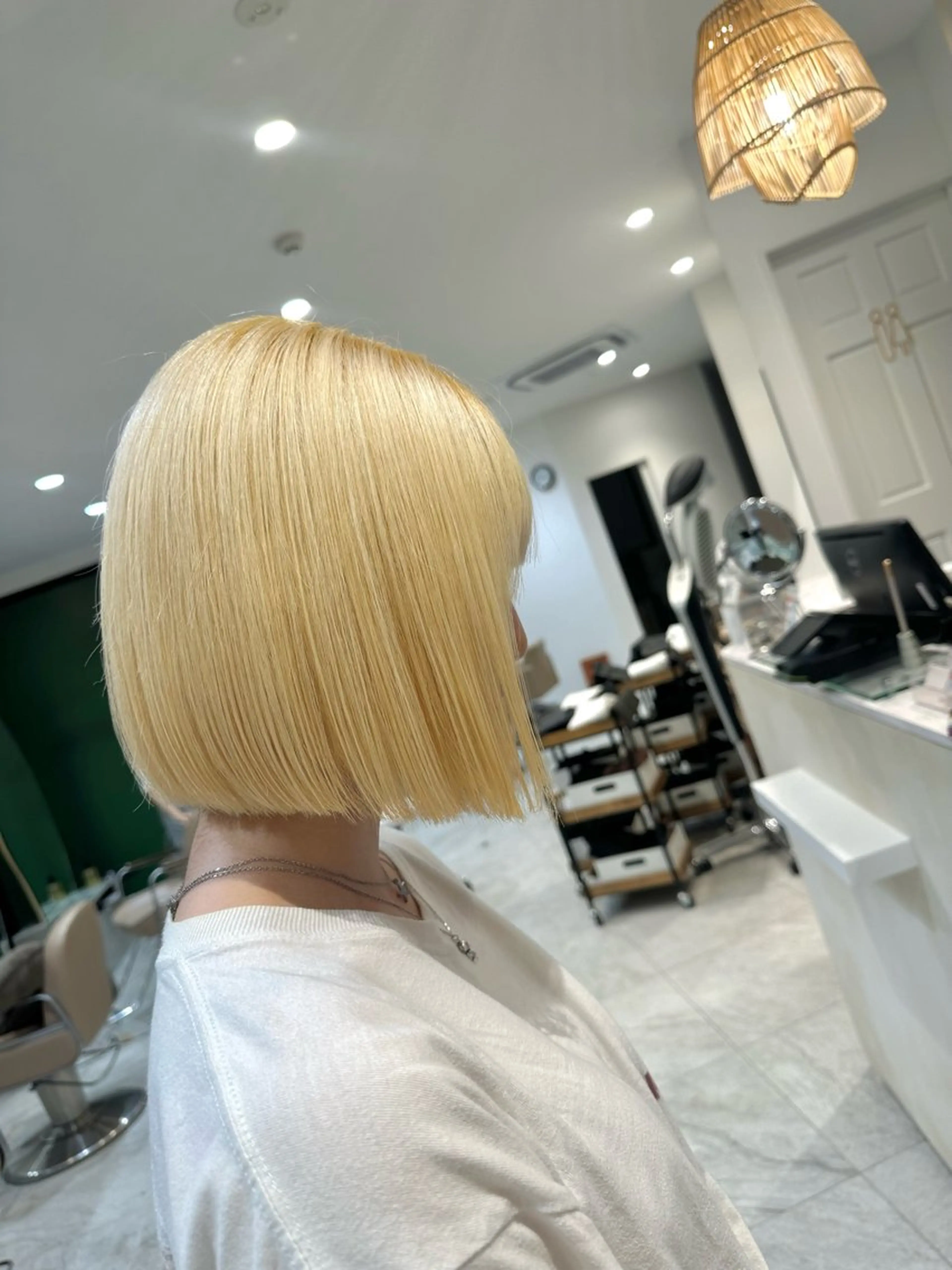 ミディアム カラー 抜きっぱなしブロンド ブロンド ニシカワ ユズミのヘアスタイル