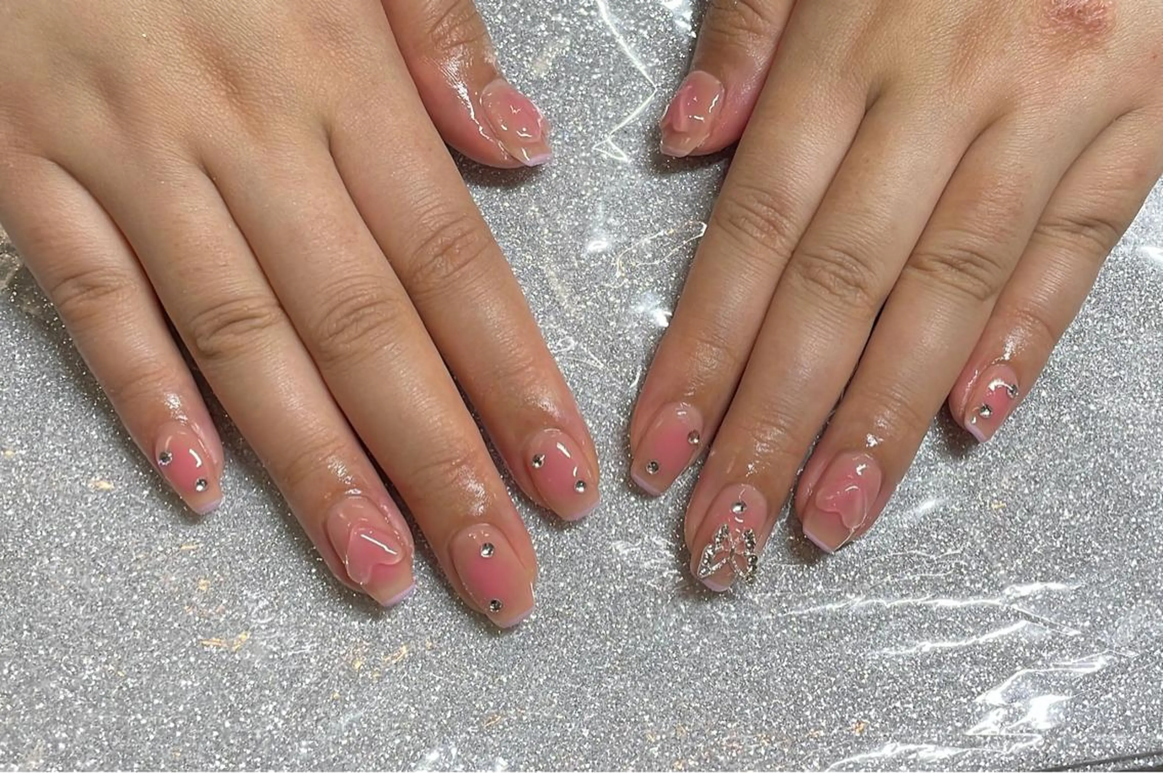 ネイル ハンドネイル VIERU 🌈🎀💖のネイルデザイン