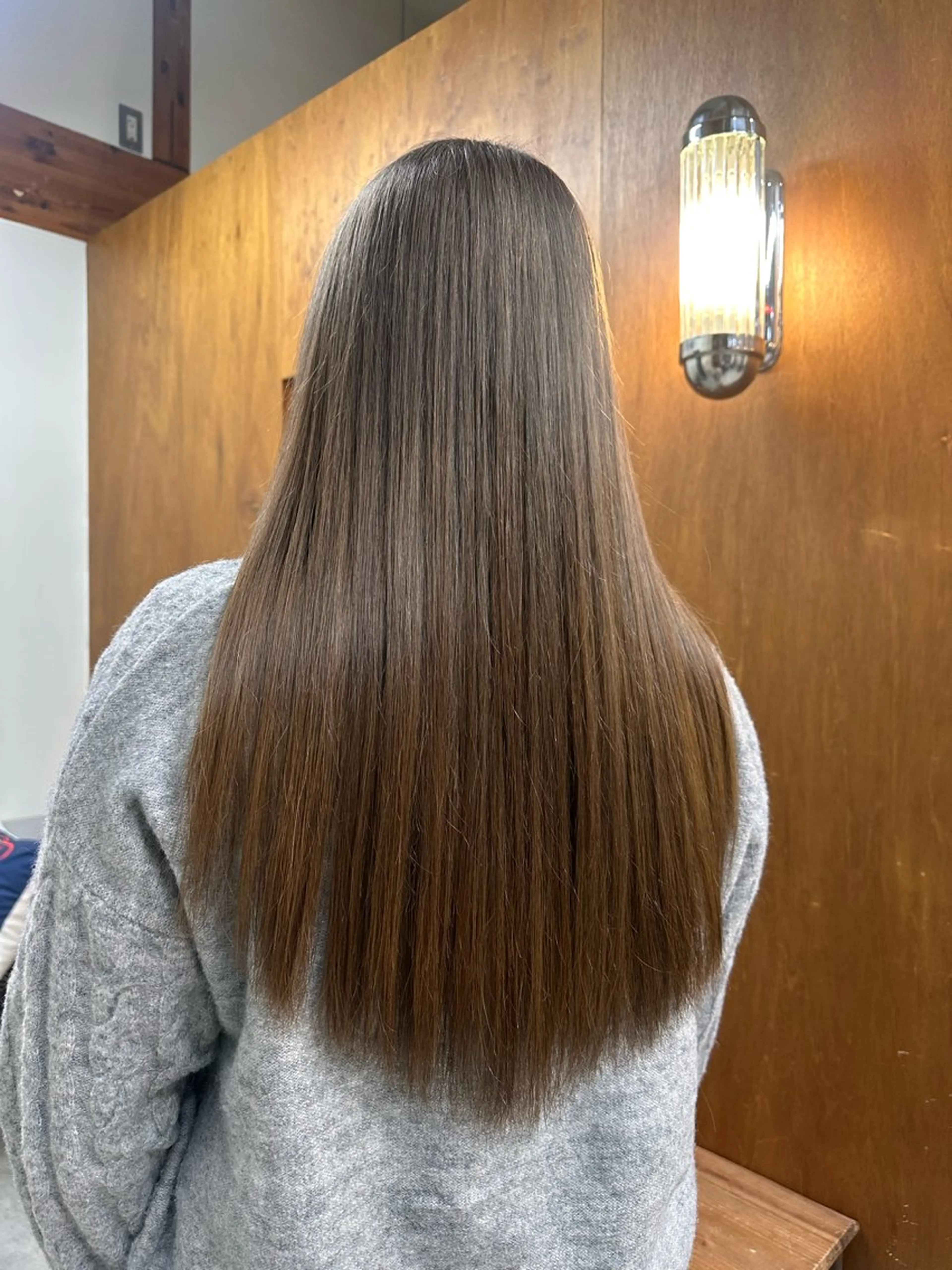 ロング カラー まろやかなベージュ 小池春樹のヘアスタイル