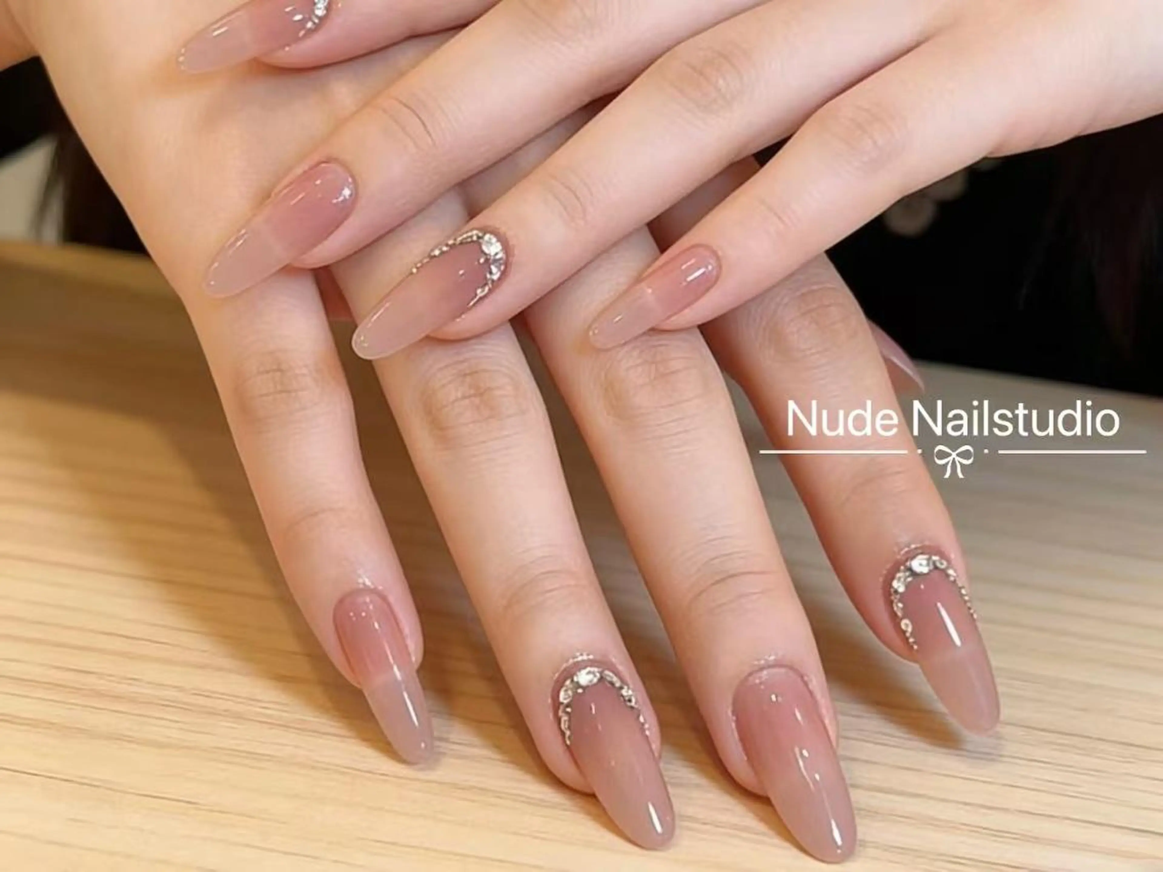 ネイル チークネイル フットネイル フレンチネイル ジェルネイル ガラスフレンチ ヌドネイルスタジオ もものネイルデザイン