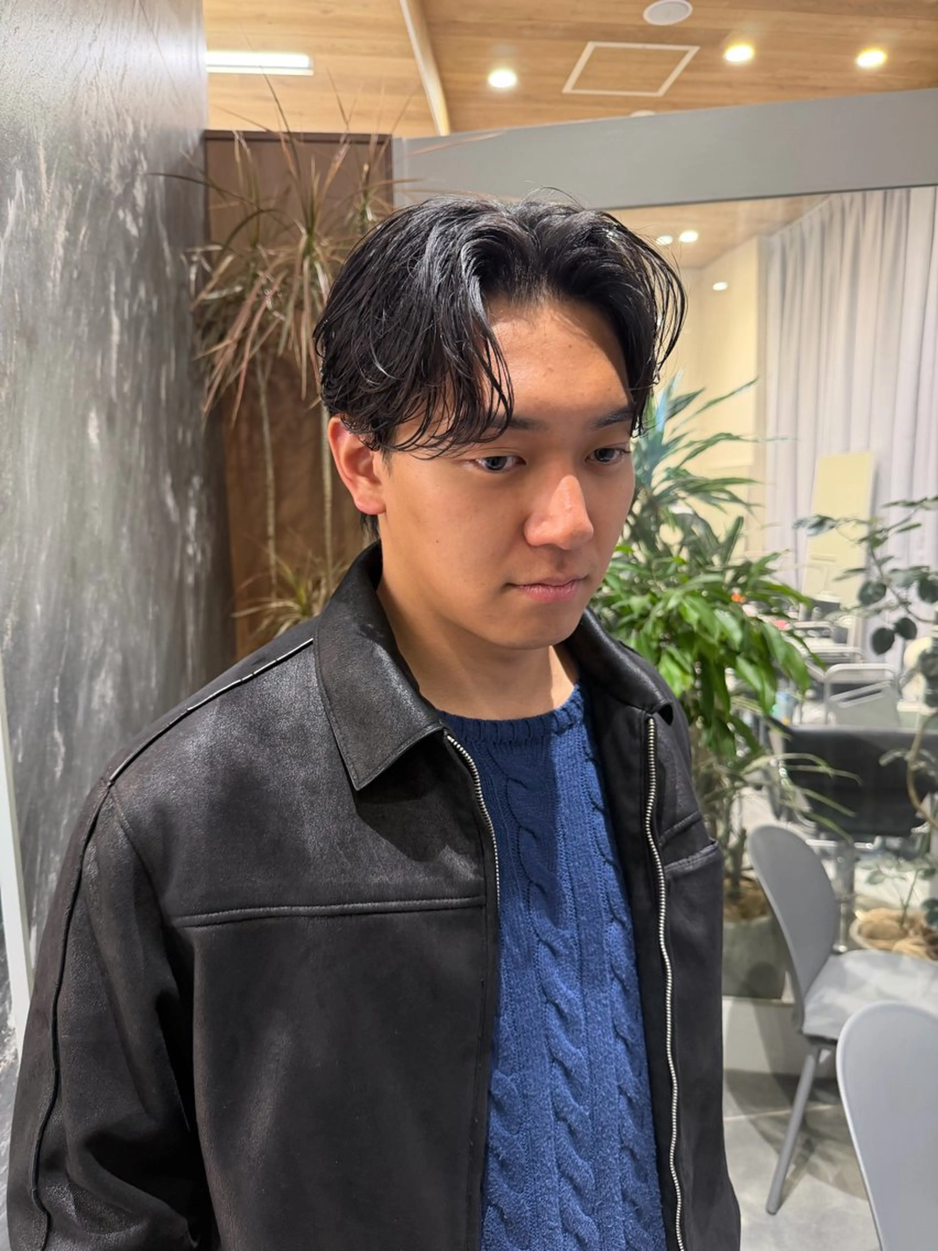 ミディアム パーマ メンズ ミディアムパーマ センターパート メンズパーマ ニュアンスパーマ カット パーマ SALOWIN 原宿 iori所属・🌟原宿指名No.1 センターパート⭐️のヘアスタイル