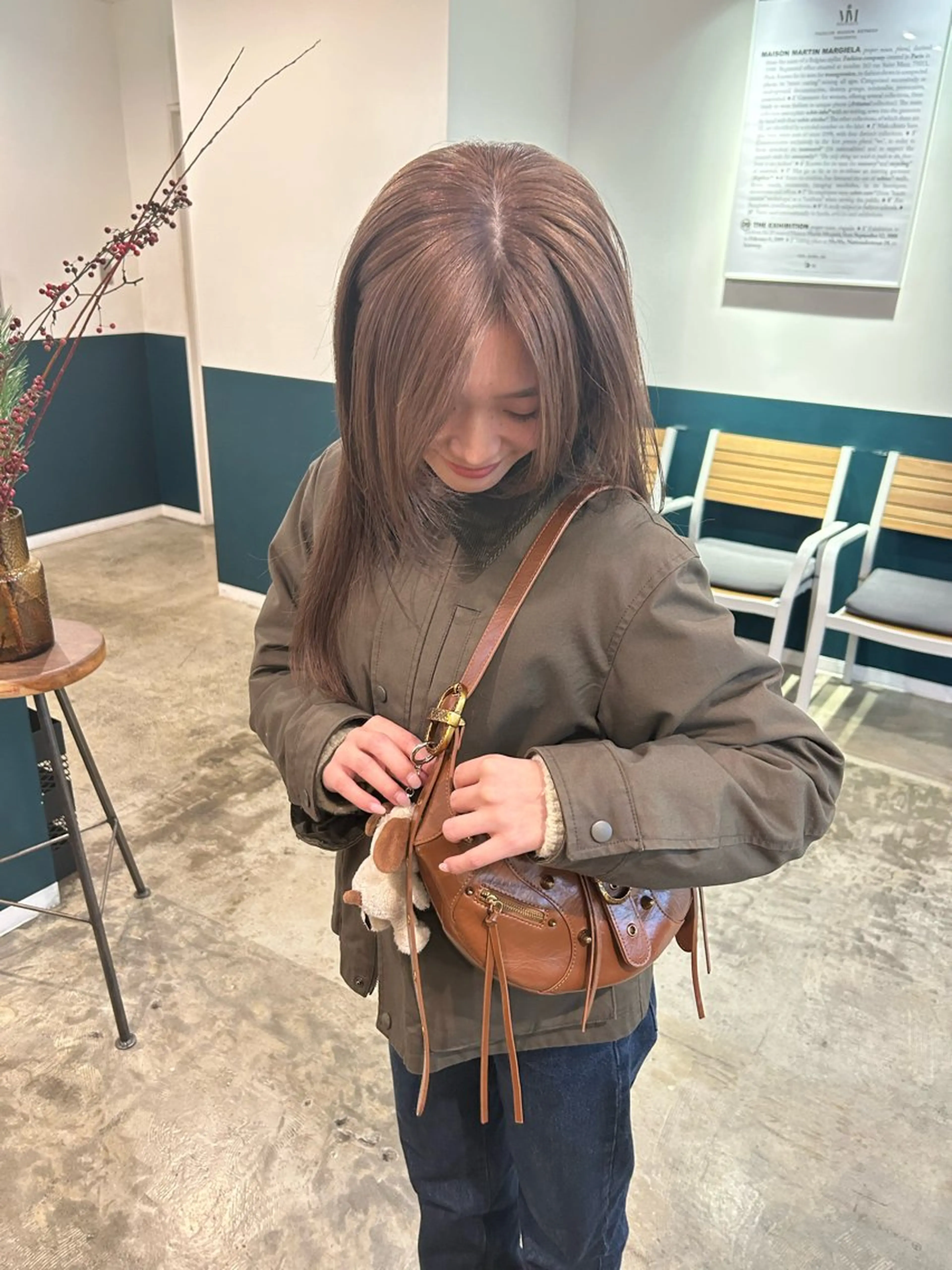 ロング カラー ベージュカラー ブリーチ オリーブベージュ レイヤーカット カット ヘアカラー カラーリスト菅野 竜矢🌈のヘアスタイル