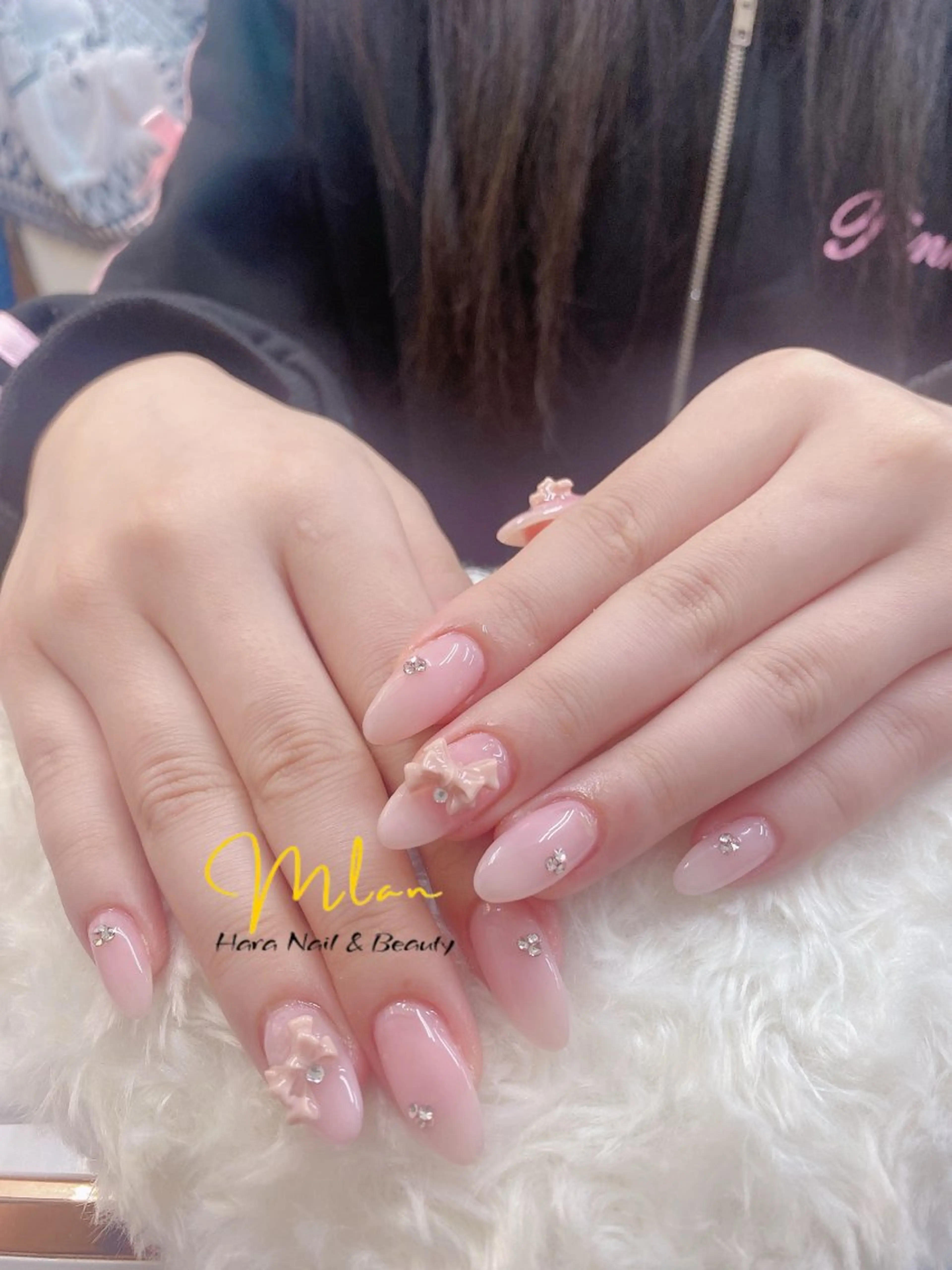 ネイル フレンチネイル グラデーション キラキラネイル 韓国ネイル ラメ(グリッター) ハンドネイル Mlan Nailのネイルデザイン