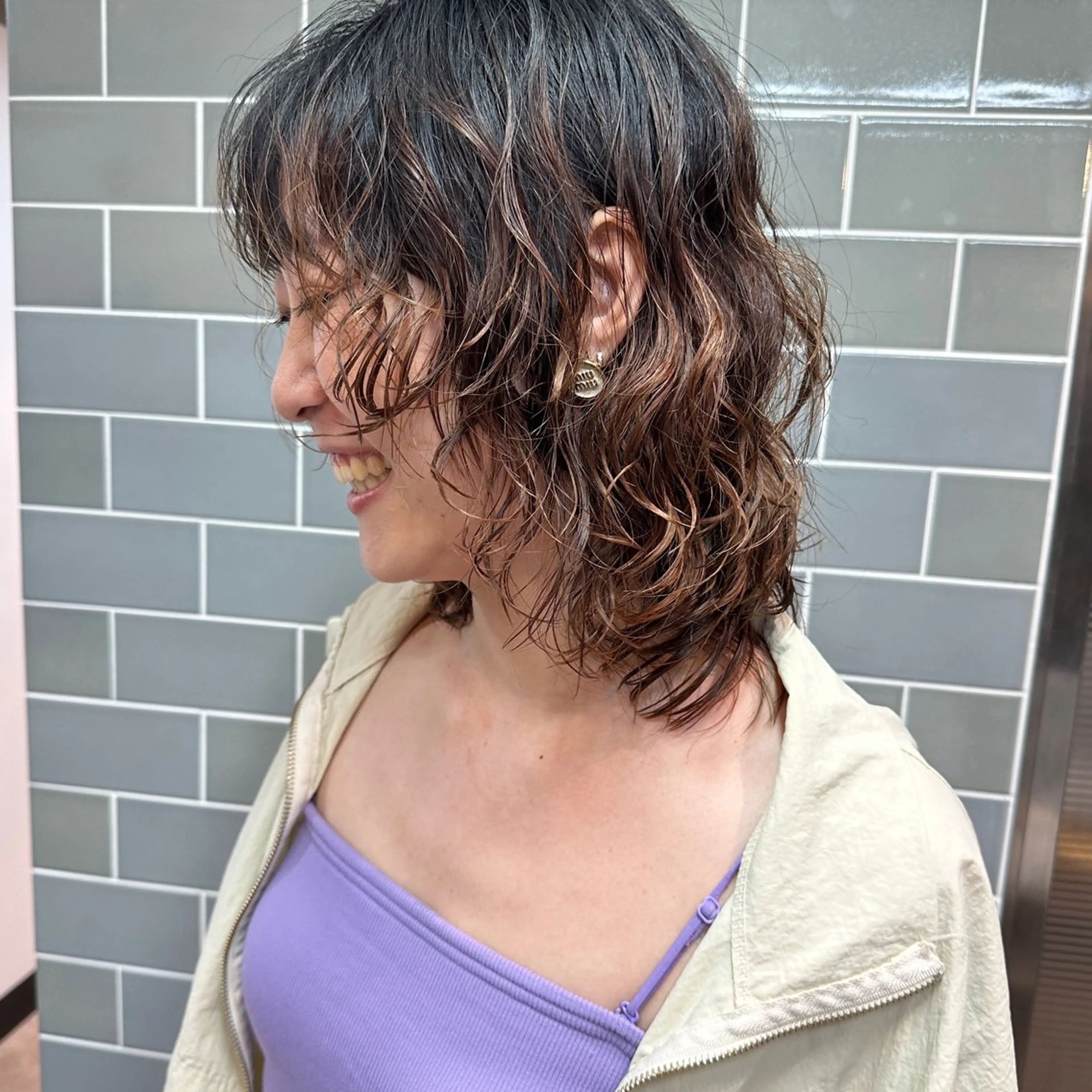 ミディアム パーマ ミディアムパーマ ウルフカット カット パーマ トリートメント FBeauty 青山店所属・パーマ特化美容師 表参道のヘアスタイル