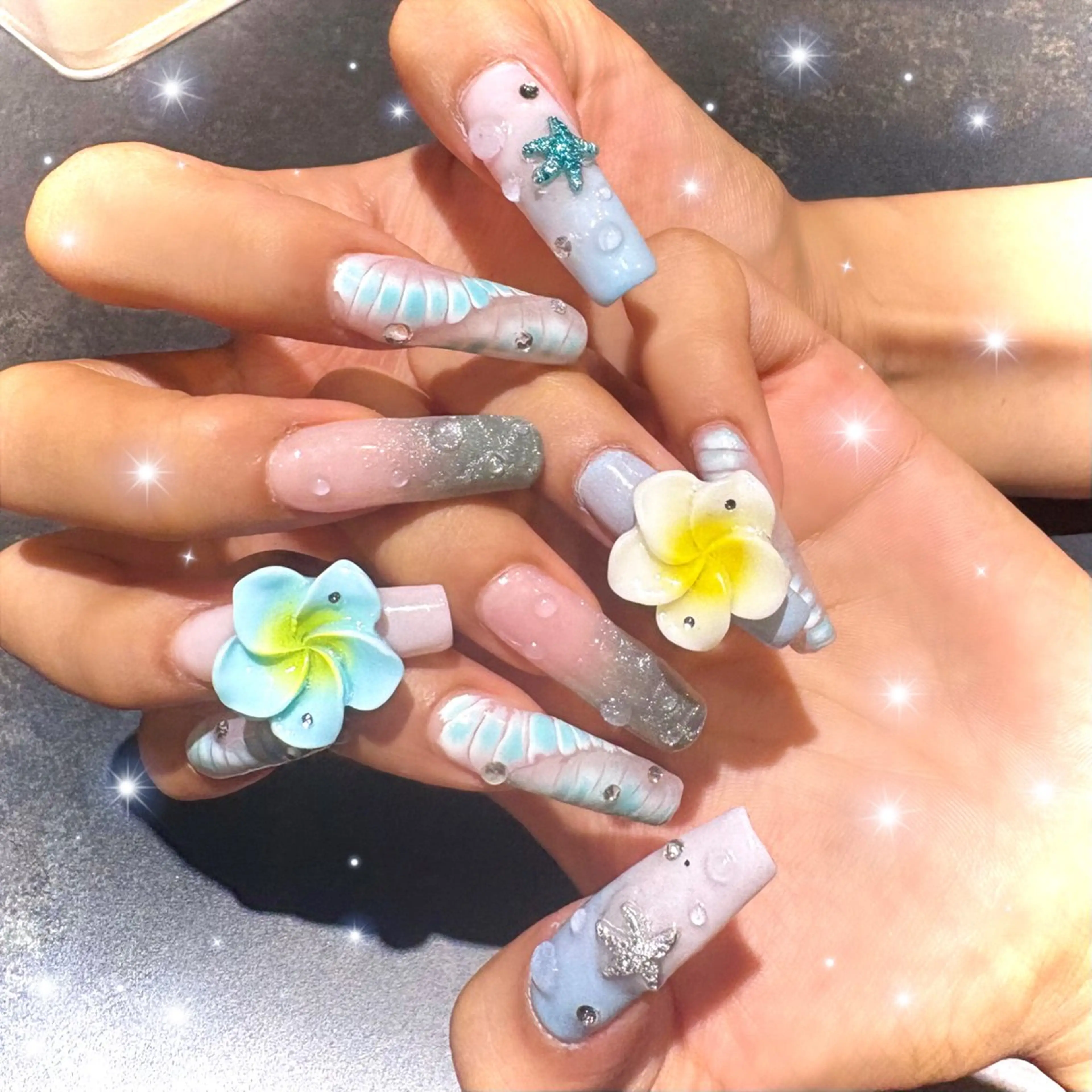 ネイル 持ち込み ネイルチップ White beauty所属・寅田 ニナのネイルデザイン