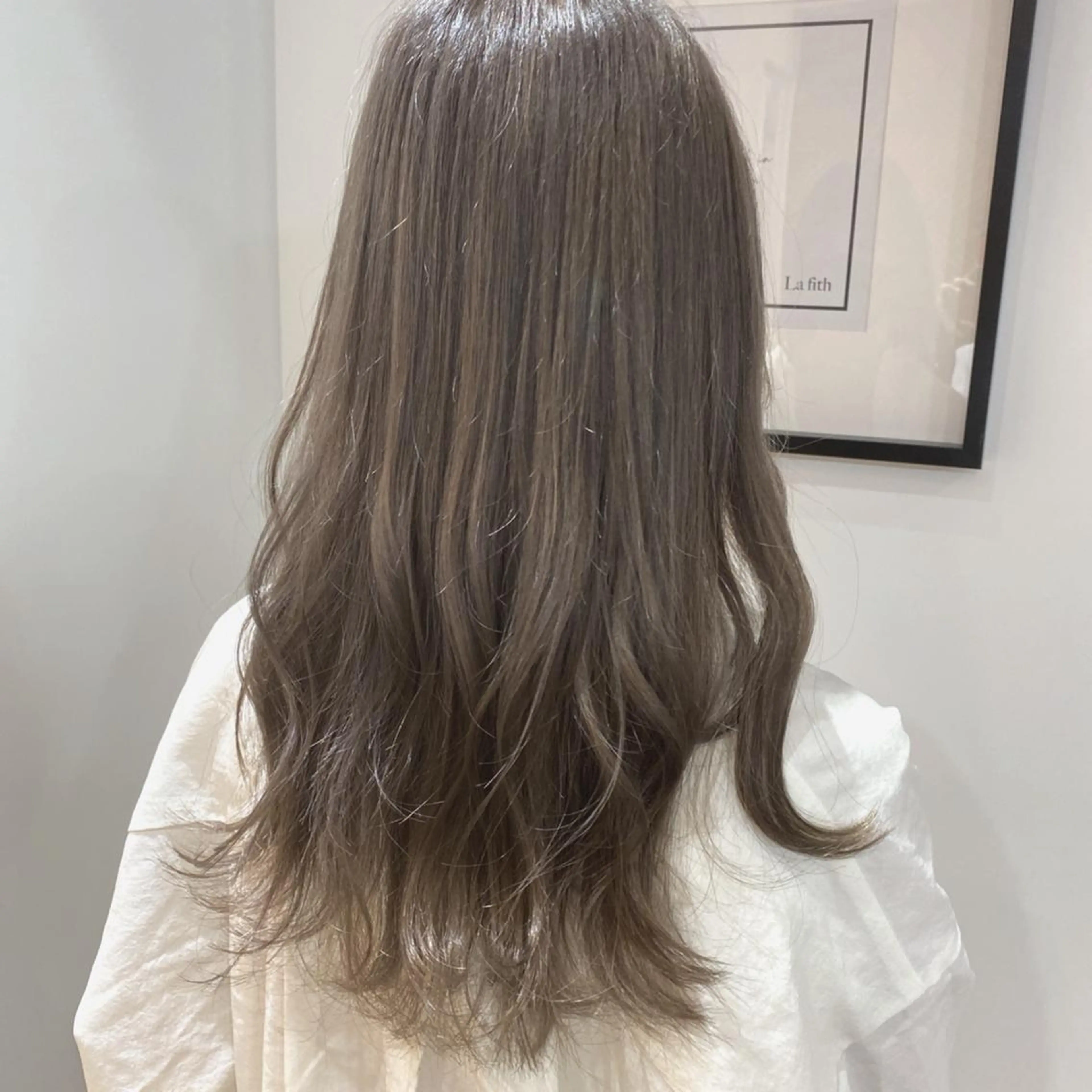 ロング カラー ブリーチ グレージュ ミルクティーグレージュ カット ヘアカラー トリートメント La fith hair arts 吉祥寺店所属・ブリーチなしカラー✨ ダブルカラー✨ワタベのヘアスタイル