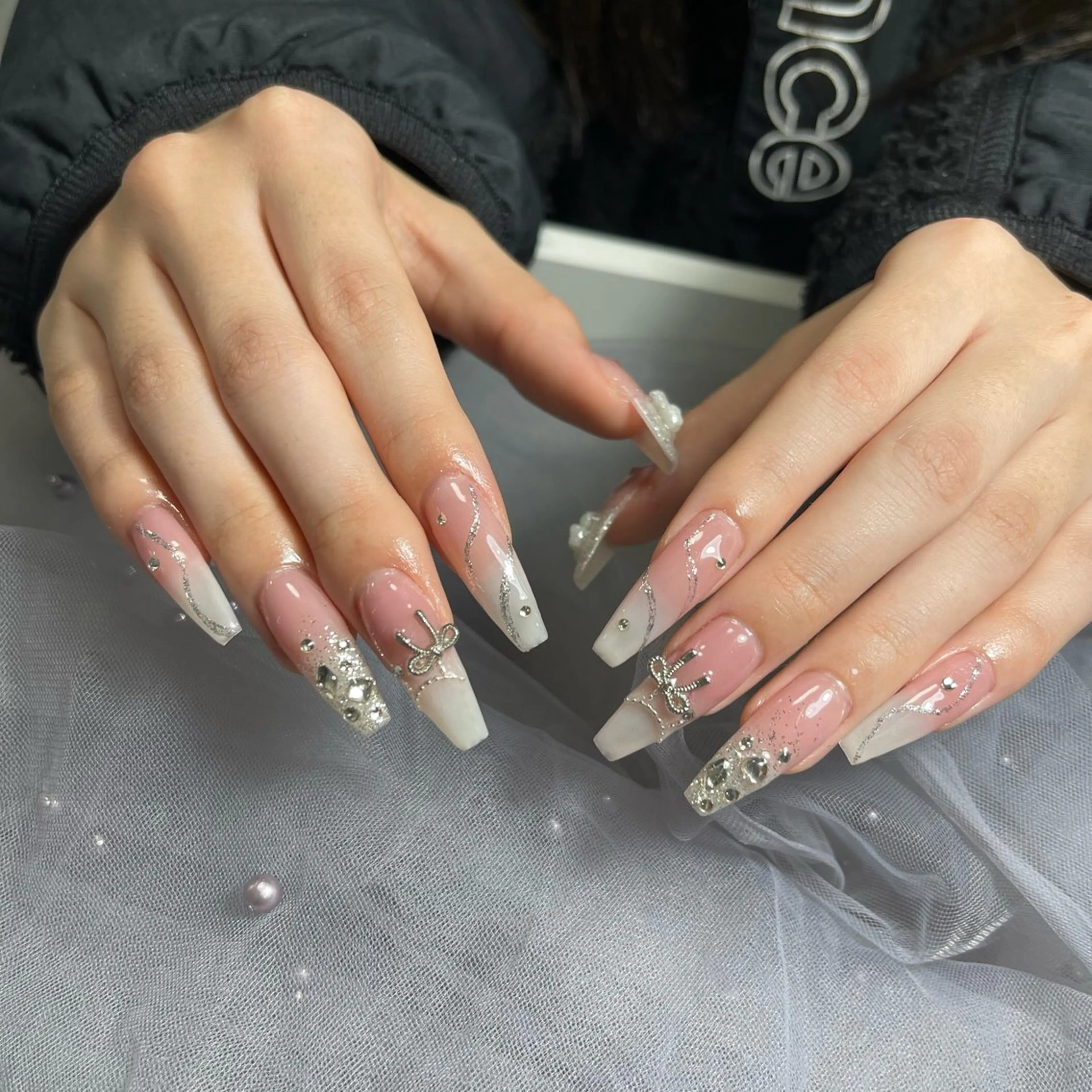 ネイル オーロラネイル クリアネイル フラッシュネイル ジェルネイル グラデーション ハンドネイル Amee Nailsalonのネイルデザイン