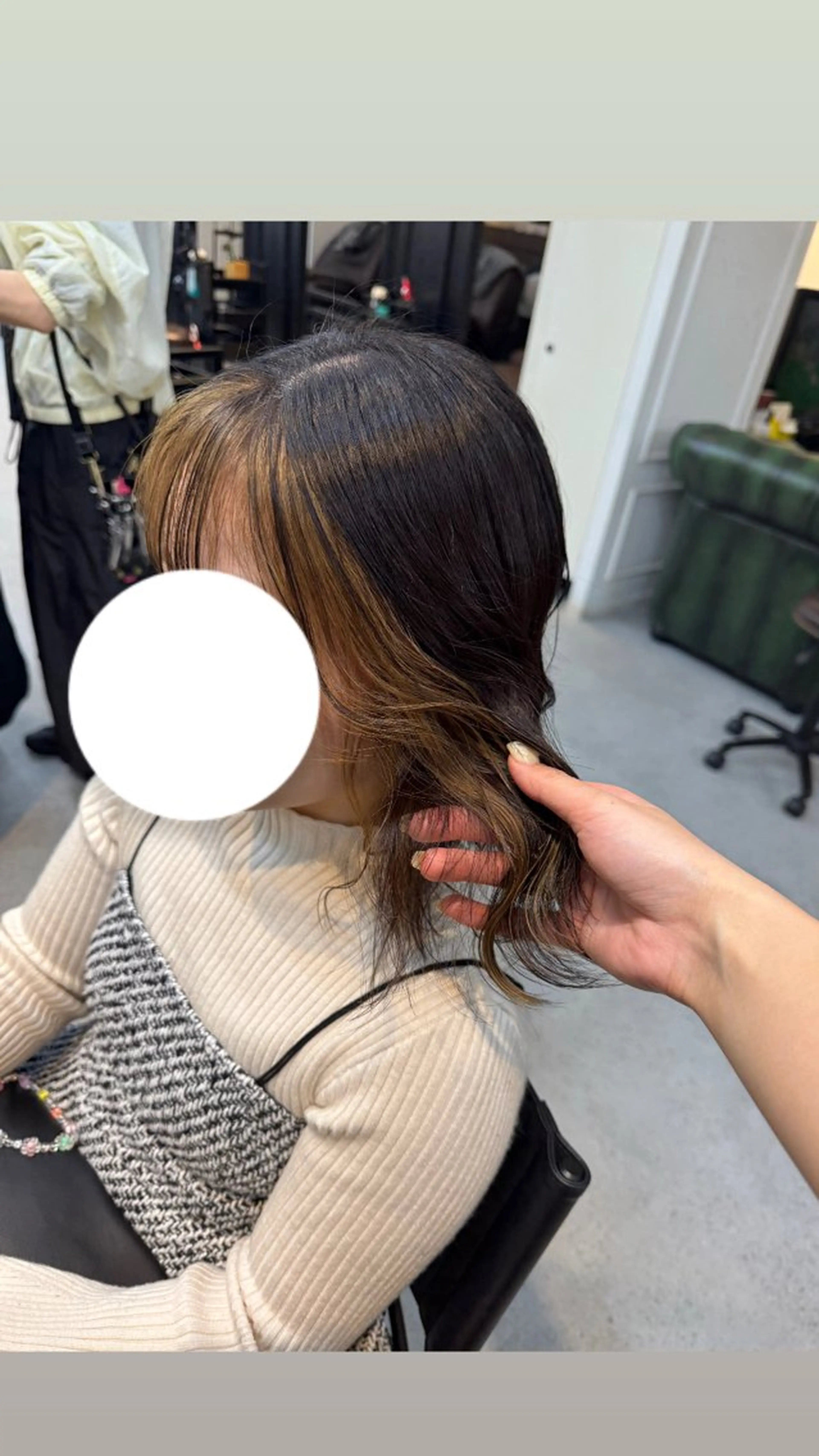 ミディアム カラー 西出 茉燦のヘアスタイル