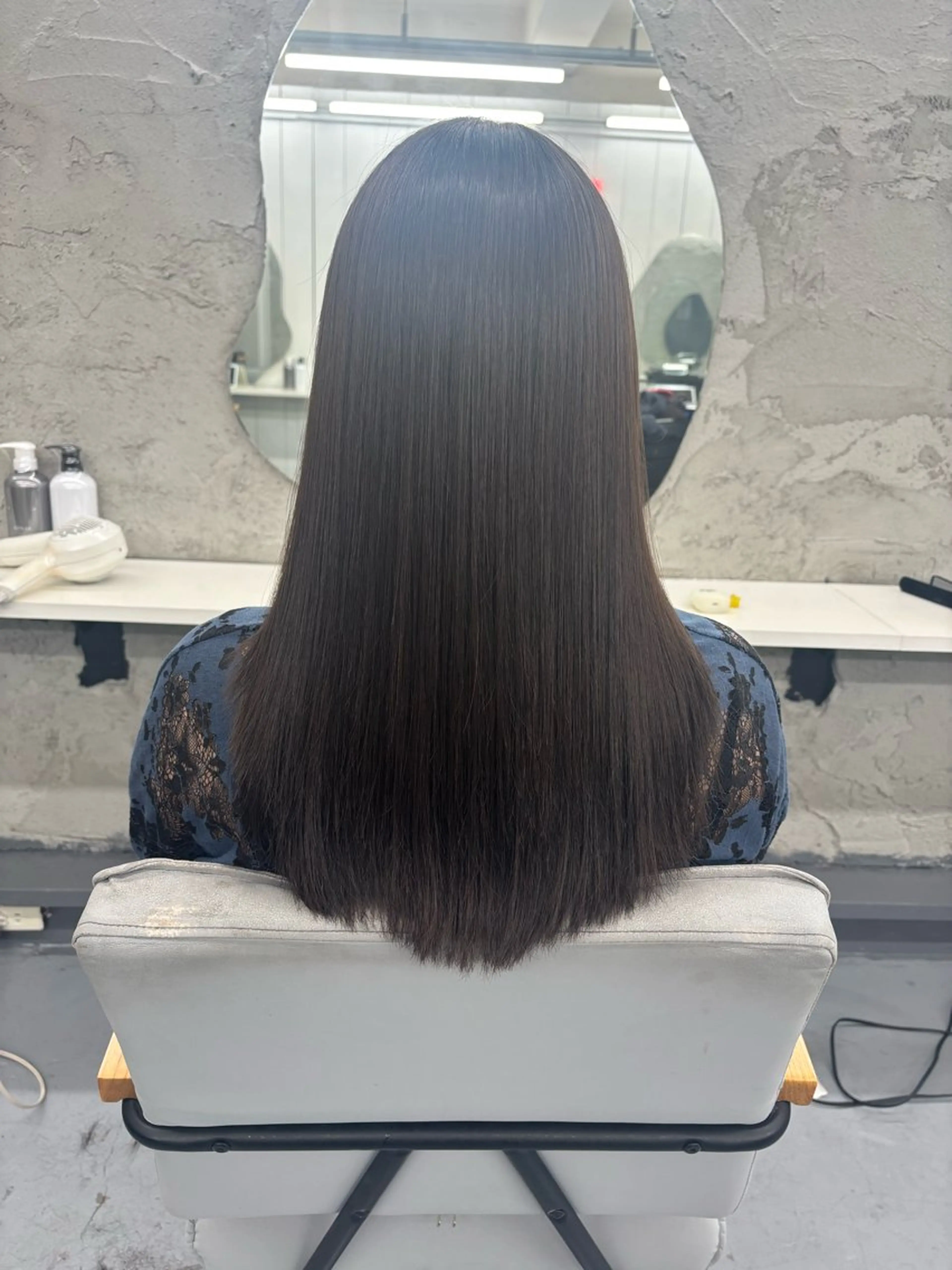 ロング カラー 腰越 麻奈のヘアスタイル