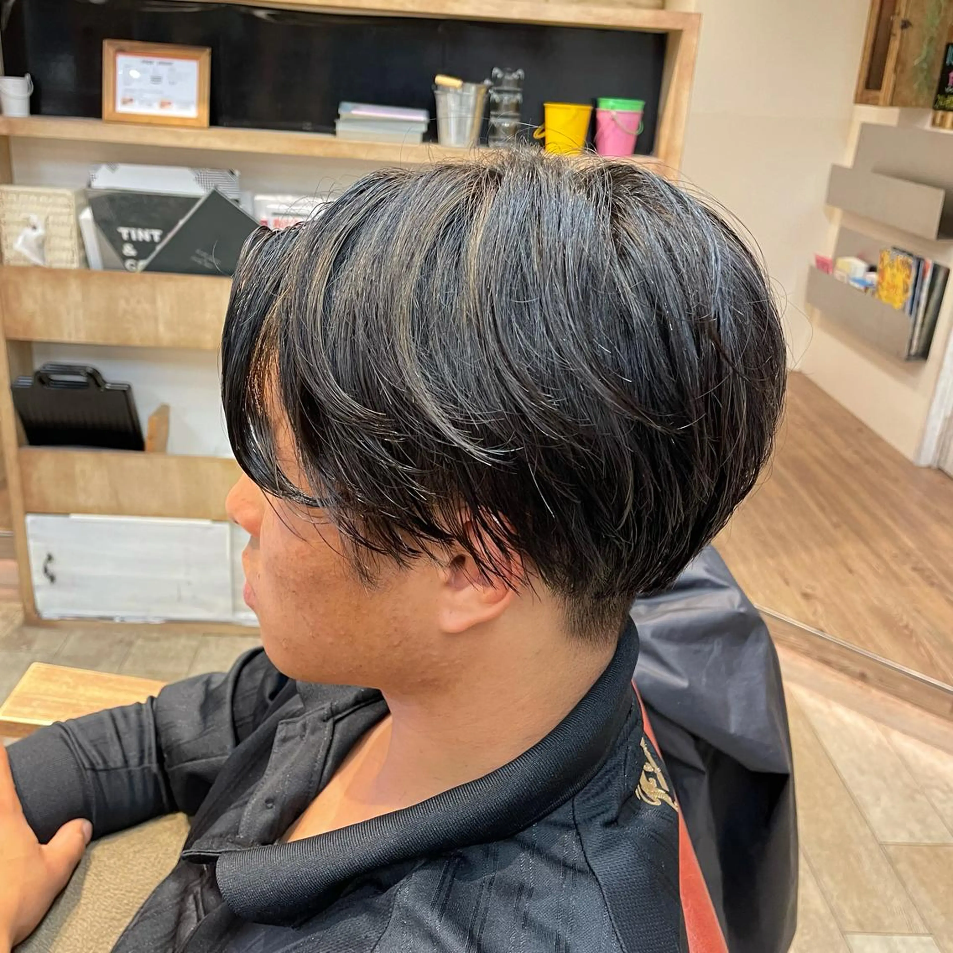 カラー メンズ メンズハイライト ハイライトカラー ヘアカラー トリートメント LOG/所属・なりたいを叶えます! 出口 紗依のヘアスタイル