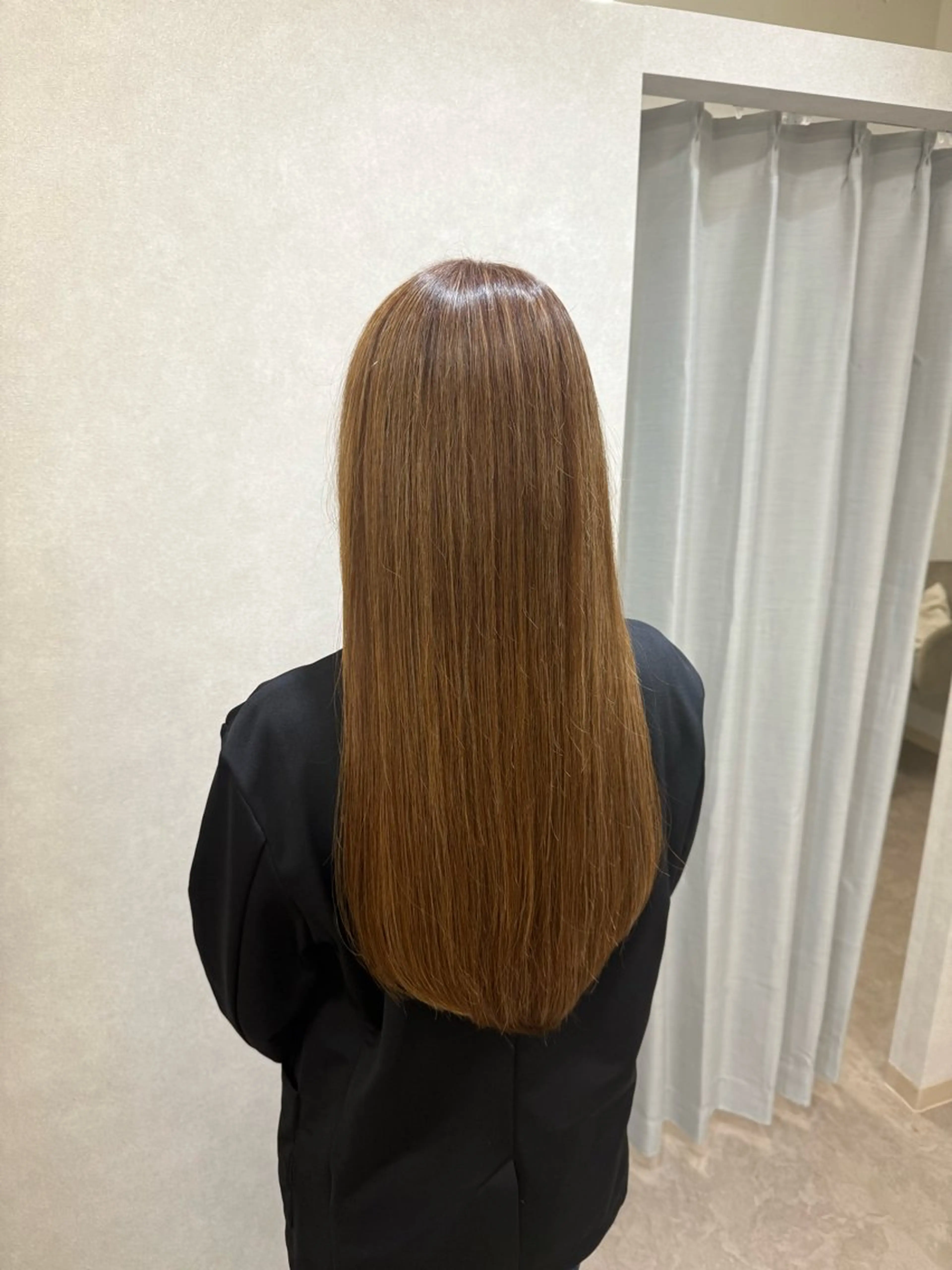 ロング カラー 炭屋 波音のヘアスタイル