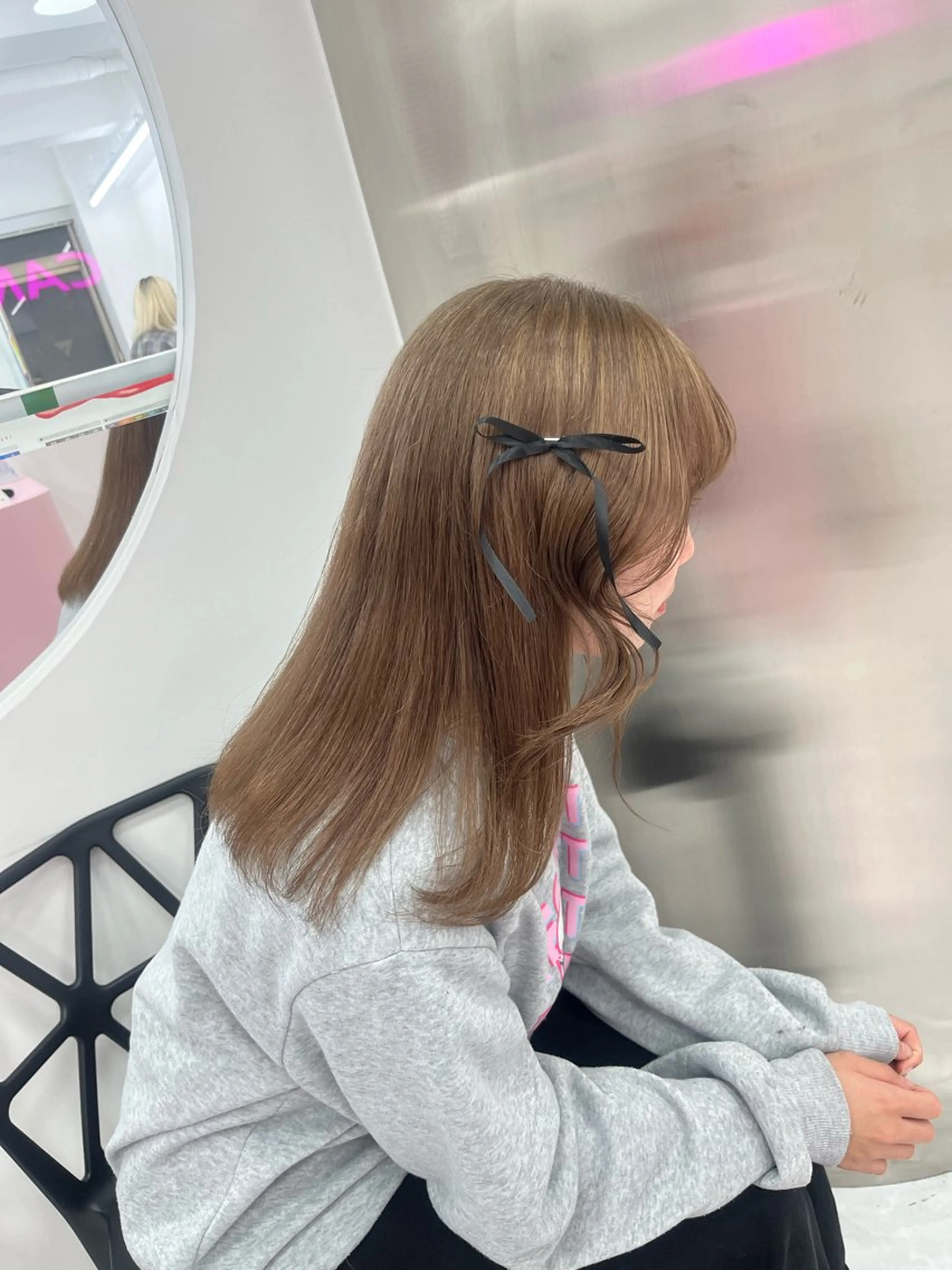 セミロング 韓国風カラー 髪質改善 韓国風ヘア トリートメント ヘアカラー トリートメント ヘッドスパ ヘアセット ❤︎ワンホンガーリー なハイトーンヘア❤︎のヘアスタイル