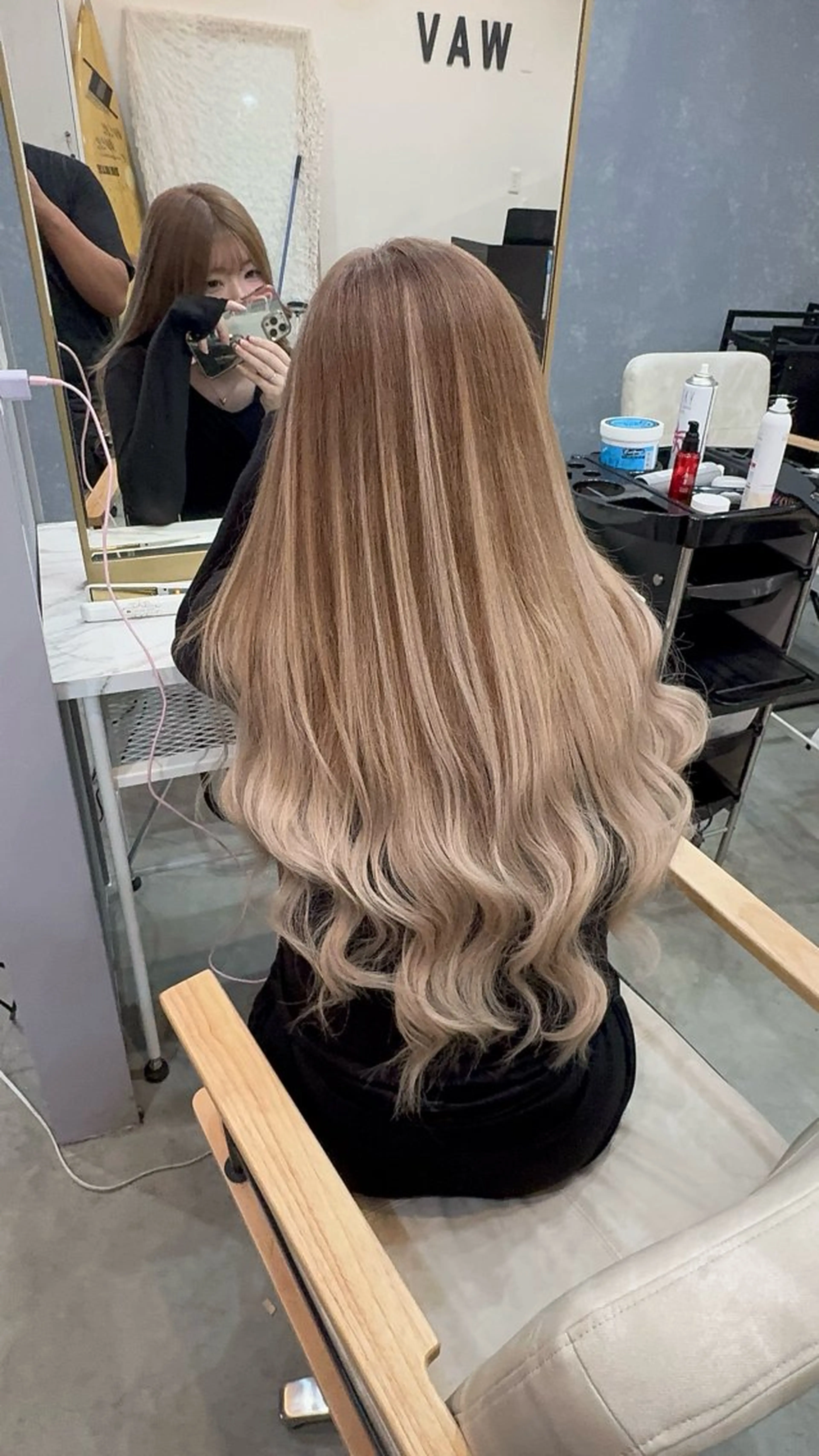 ロング カラー シールエクステ バレイヤージュ ハイトーンカラー エクステ レイヤーカット ヘアカラー エクステ 多田 悦淳のヘアスタイル