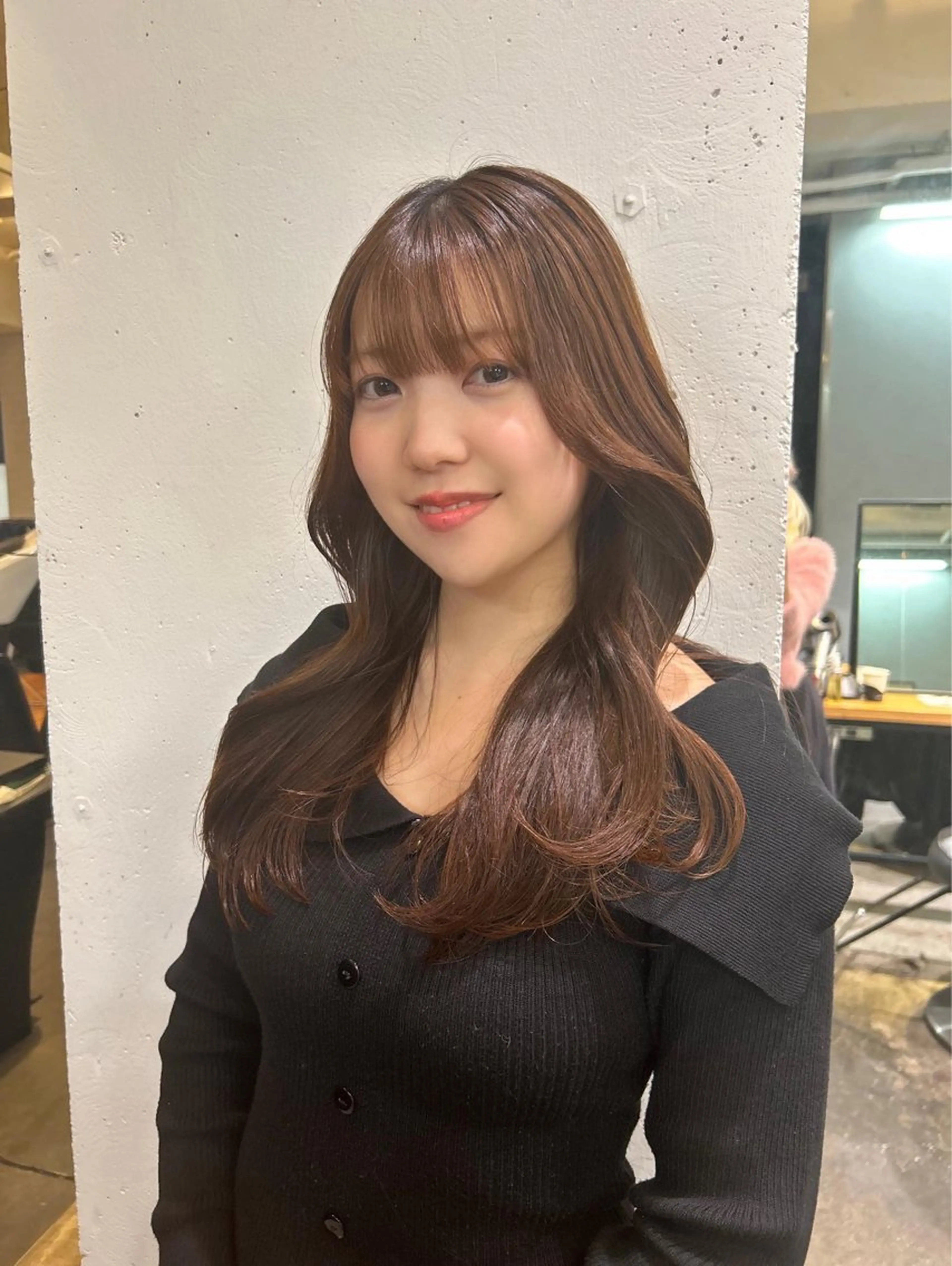 ロング くびれヘア レイヤーカット エミリ / オリーブカラーのヘアスタイル