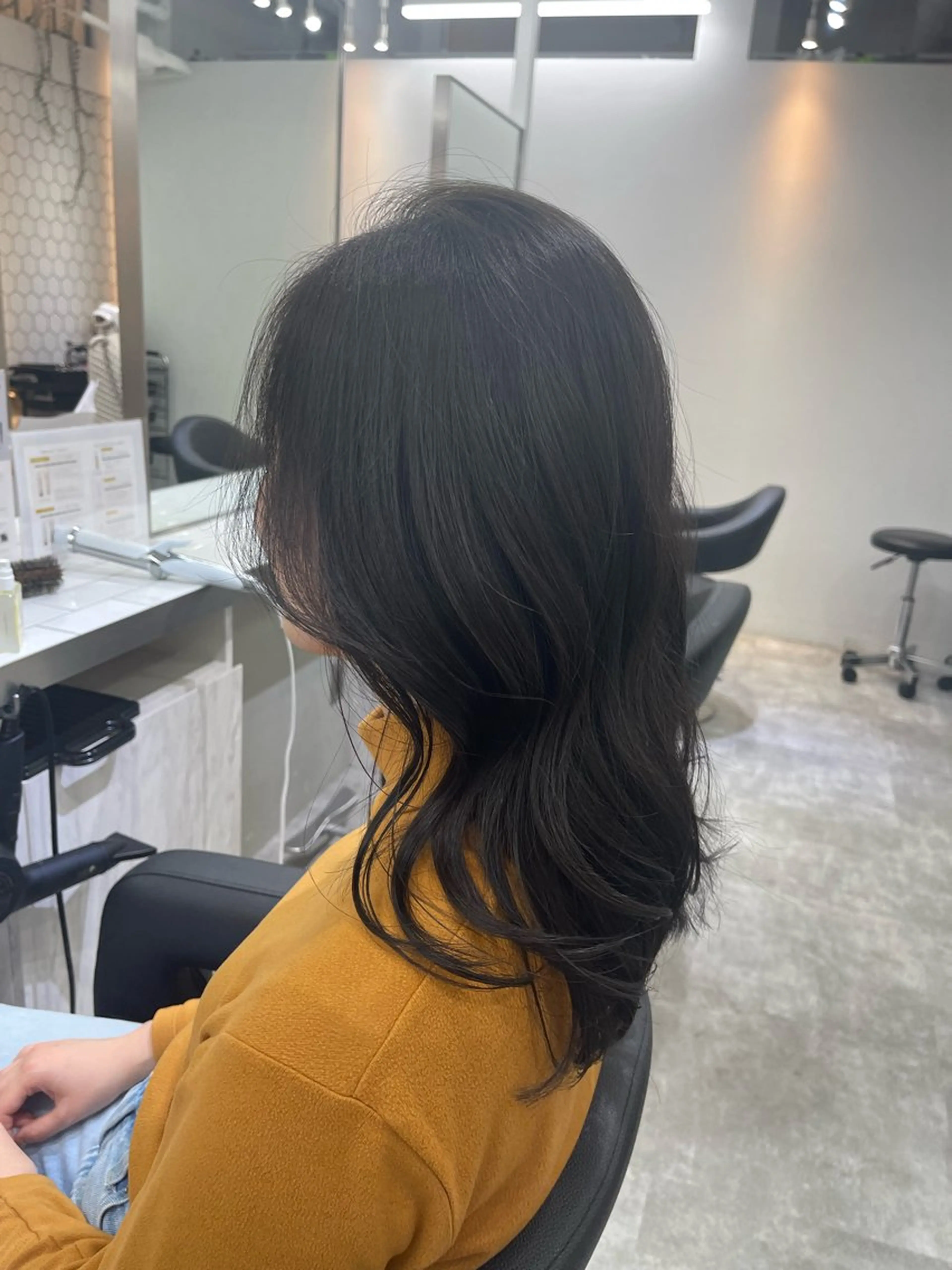 カラー TENSHO レイヤー／ハイトーンのヘアスタイル