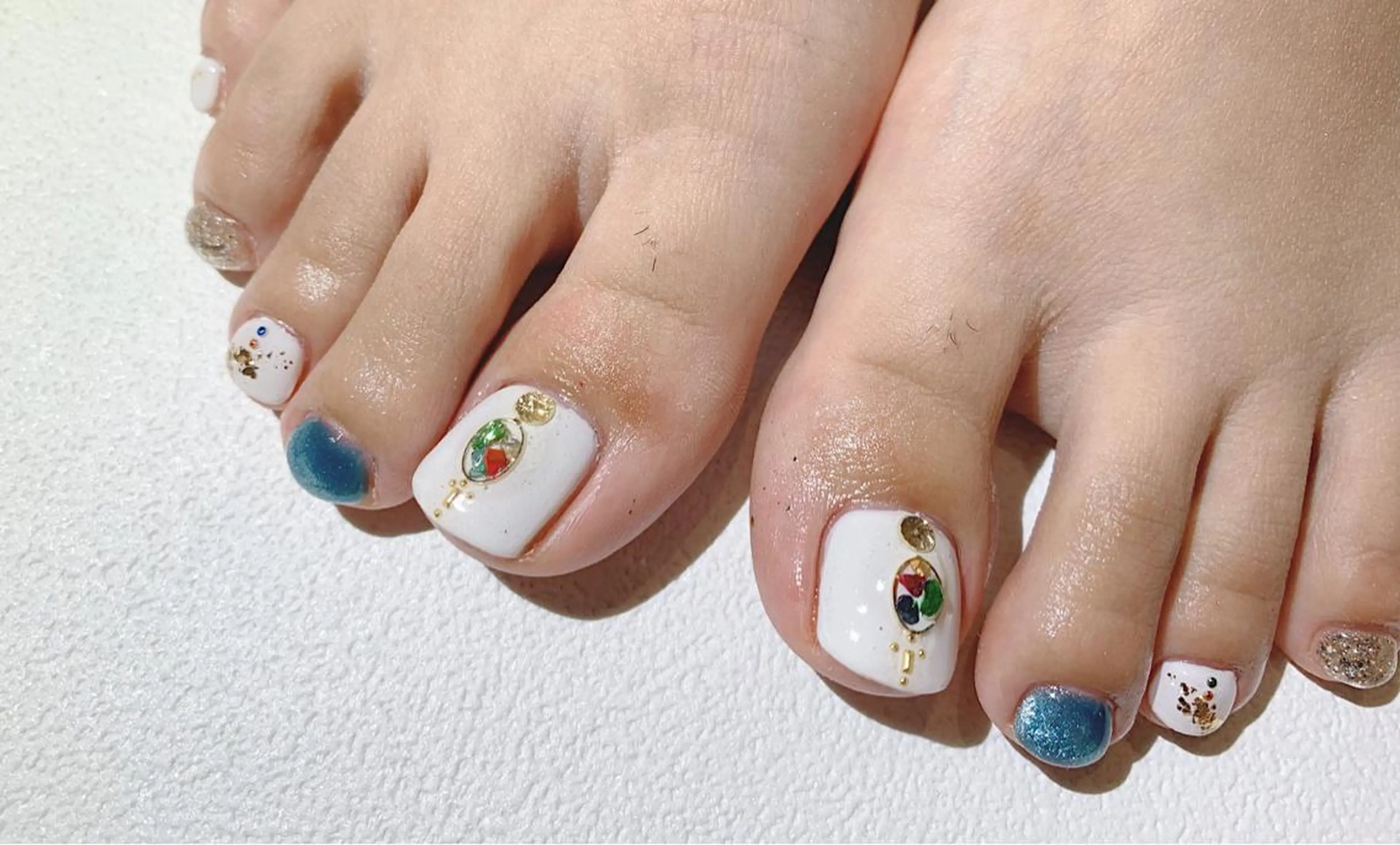 キッズ ネイル フットネイル ラメ(グリッター) 水色 GULLIG söt GULLIGのネイルデザイン