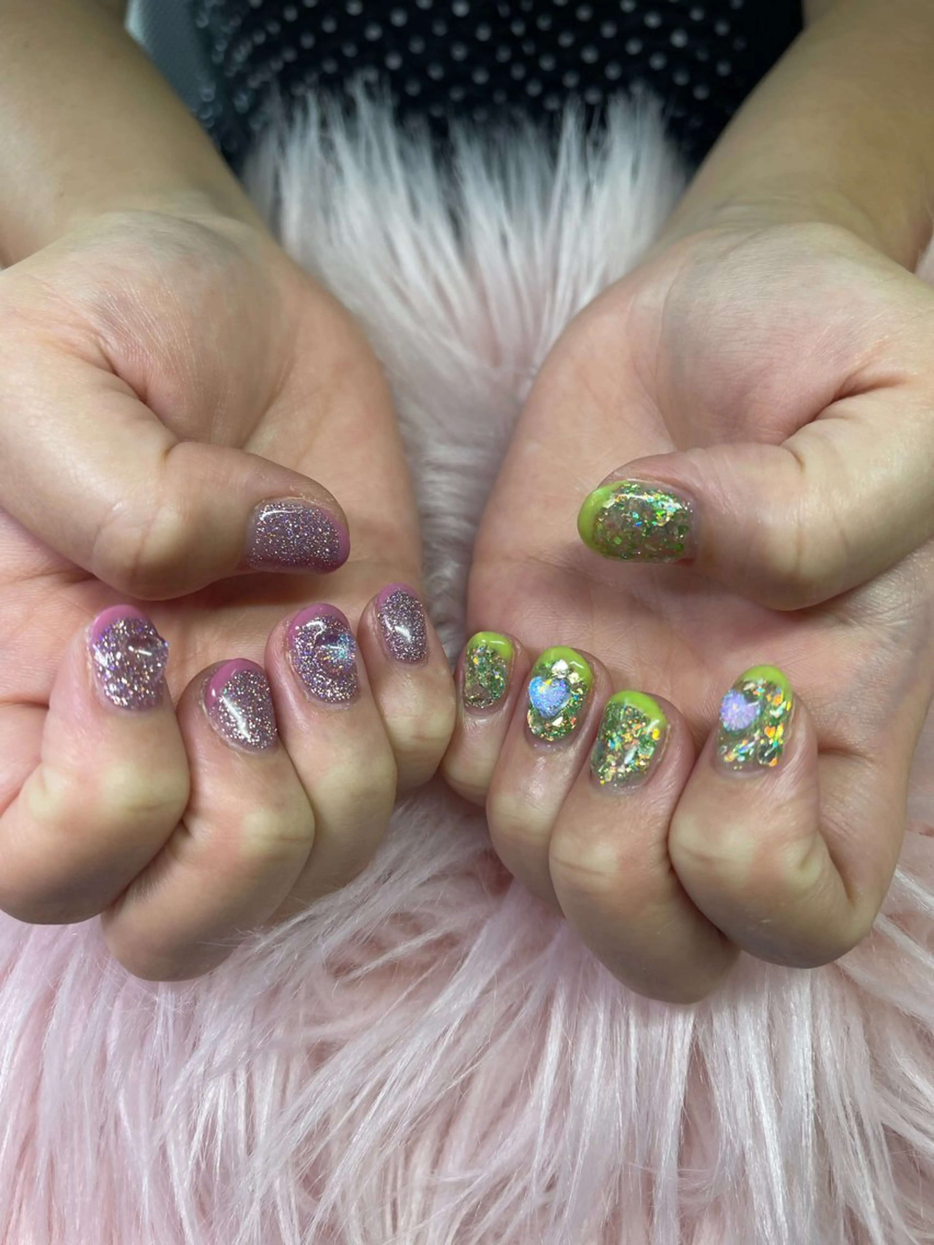ネイル フラッシュネイル グリーン ピンク ネイルサロンキュアイスト所属・キュアイスト アコパラジェル調布のネイルデザイン