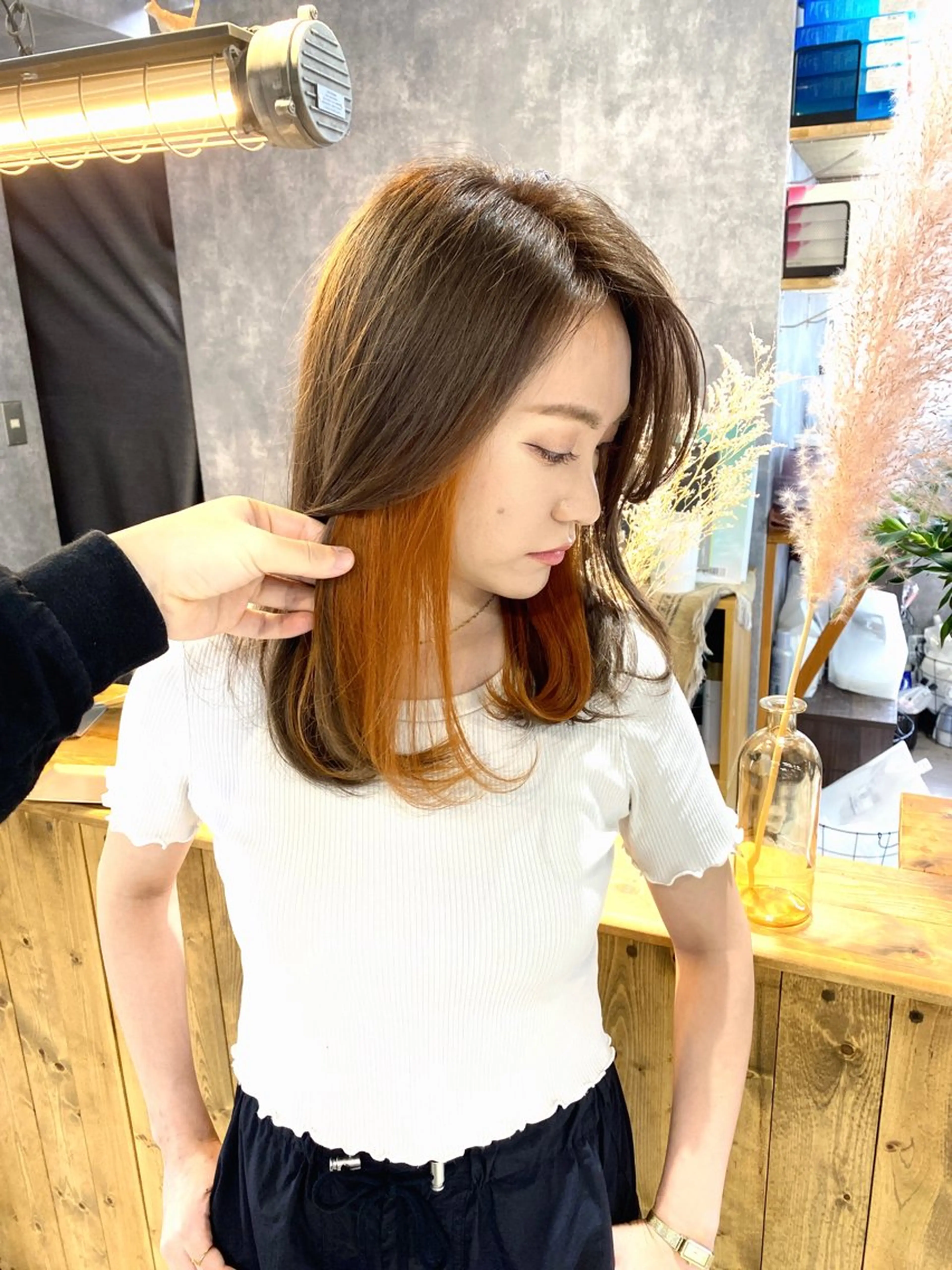 セミロング カラー アッシュ アッシュブラック バレイヤージュ ベージュカラー 黒髪 【.ico】心斎橋/ ウルフ/飛田ゆうきのヘアスタイル