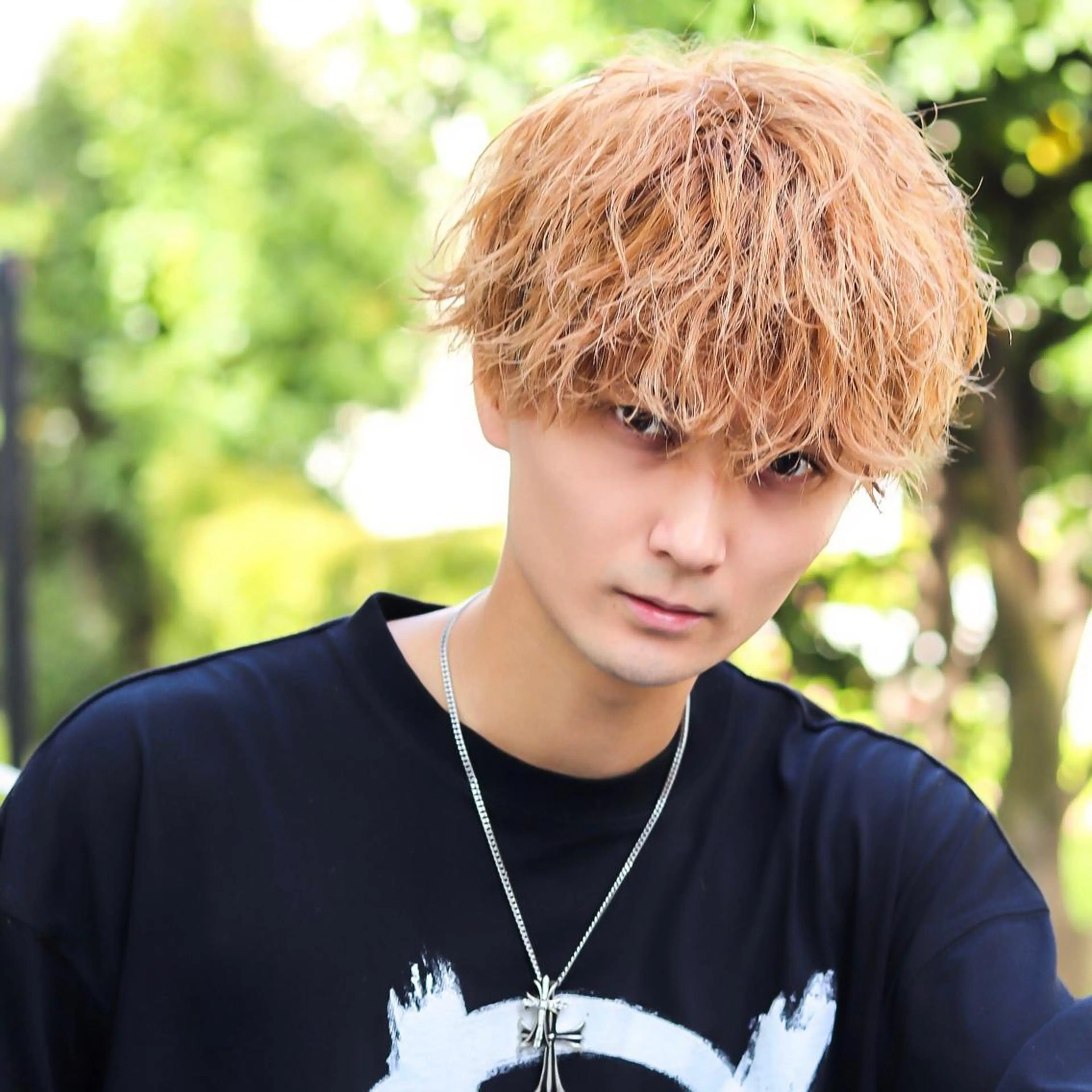 ミディアム カラー メンズ メンズハイトーン ハイトーンカラー カット ヘアカラー トリートメント 🔥メンズ🔥かっこ いいが正義!代表柿崎のヘアスタイル