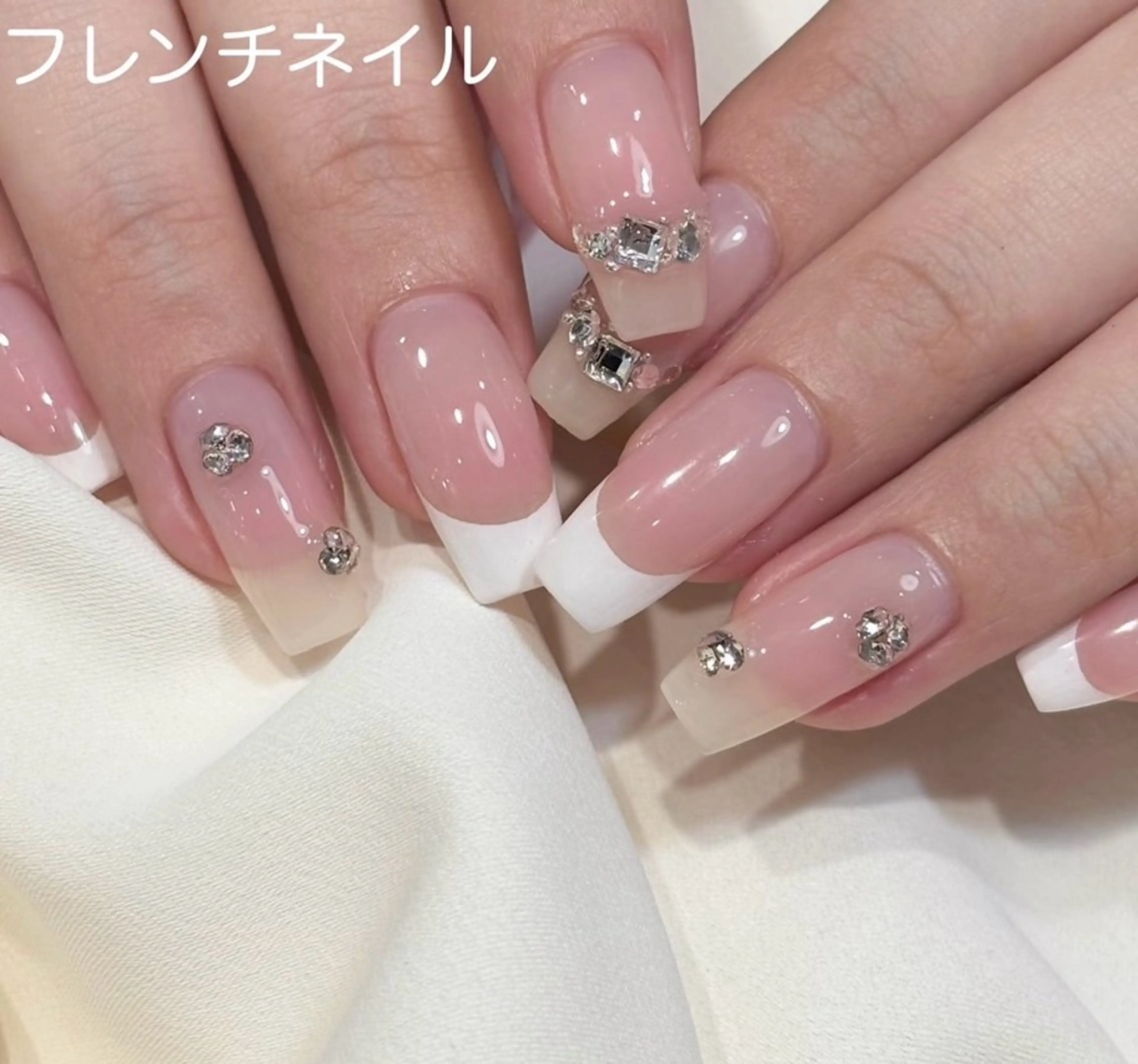 【パラジェル】オフ無し♥ フレンチネイル♥ ラメ・パーツ追加可の写真