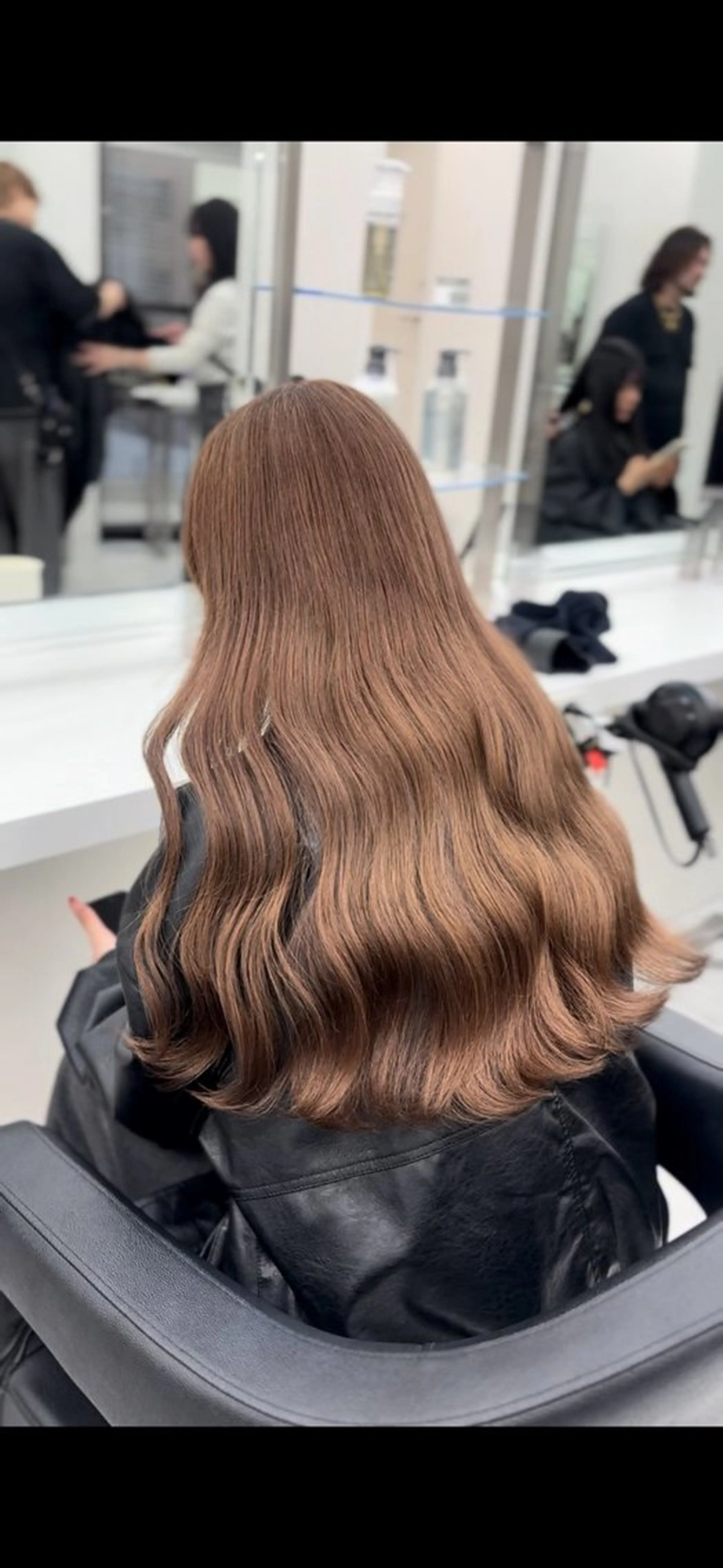 ロング カラー 🖤ハイトーン× レイヤー🖤SARAのヘアスタイル