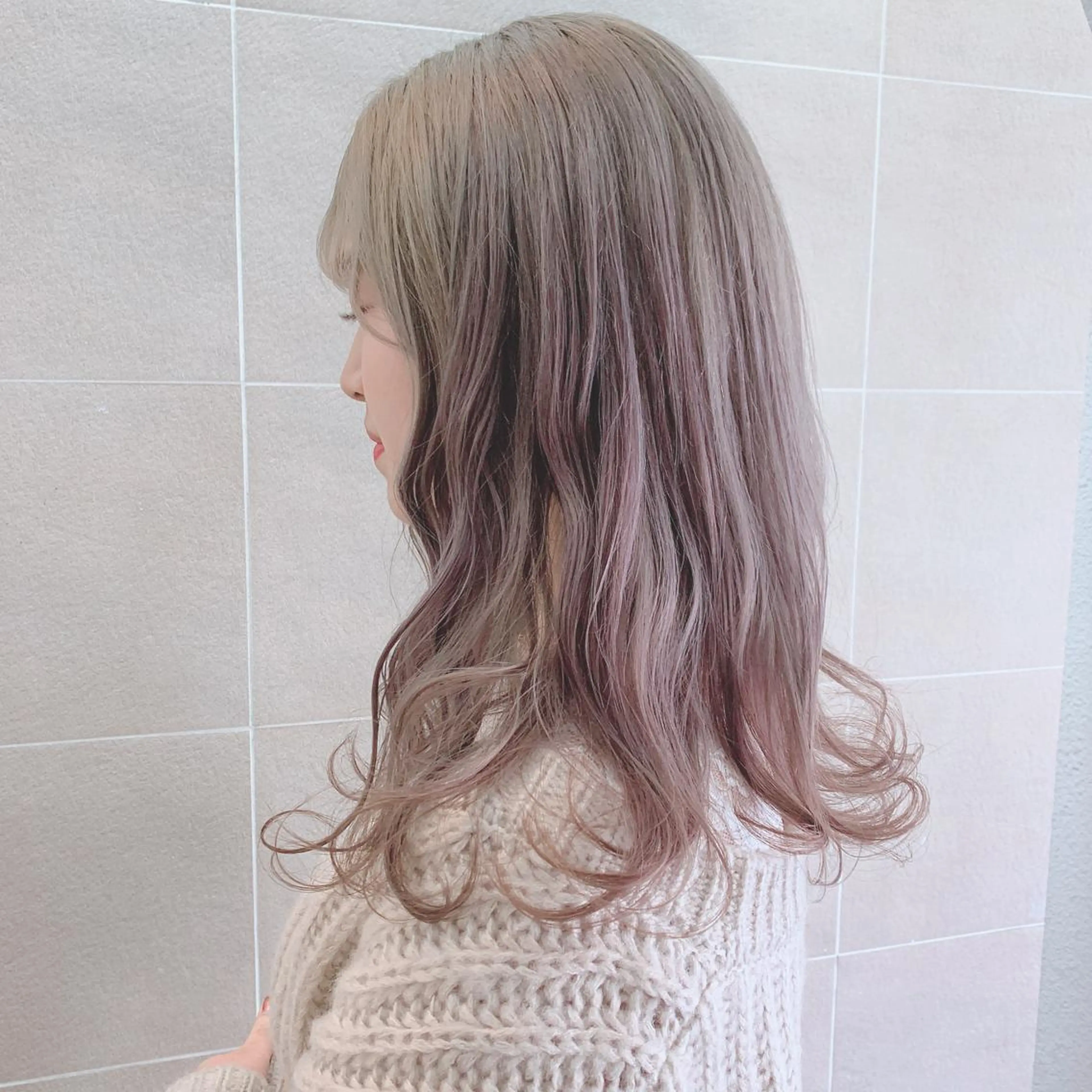 カラー ベージュカラー ブリーチ ラベンダーカラー nui所属・ﾚｲﾔｰ.ﾍｱｾｯﾄ 🤍宮本しおりのヘアスタイル