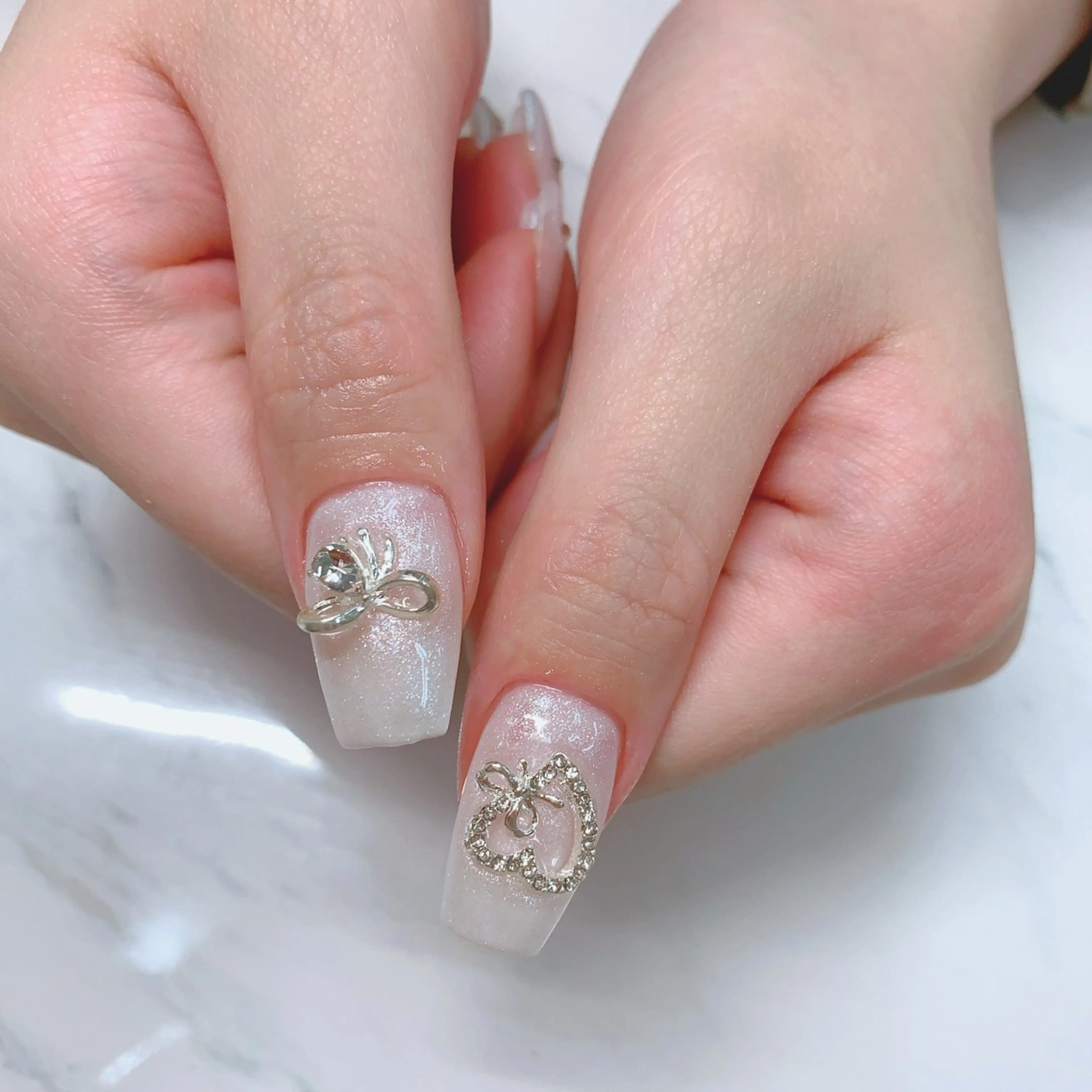 ネイル オーロラネイル 長さ出し フットネイル ジェルネイル キラキラネイル ハンドネイル インフィニティ ネイルサロンのネイルデザイン