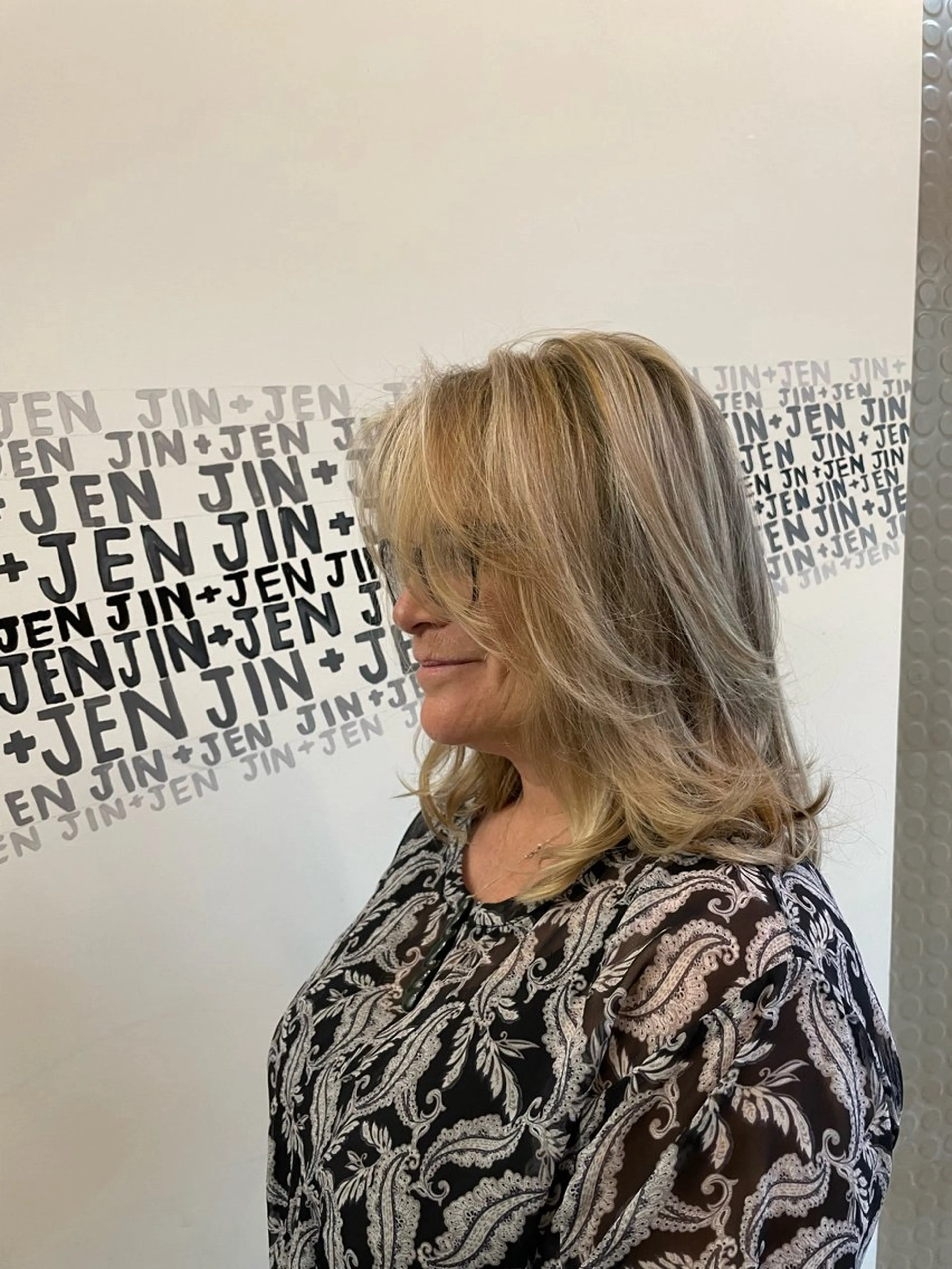 カラー Kana .のヘアスタイル