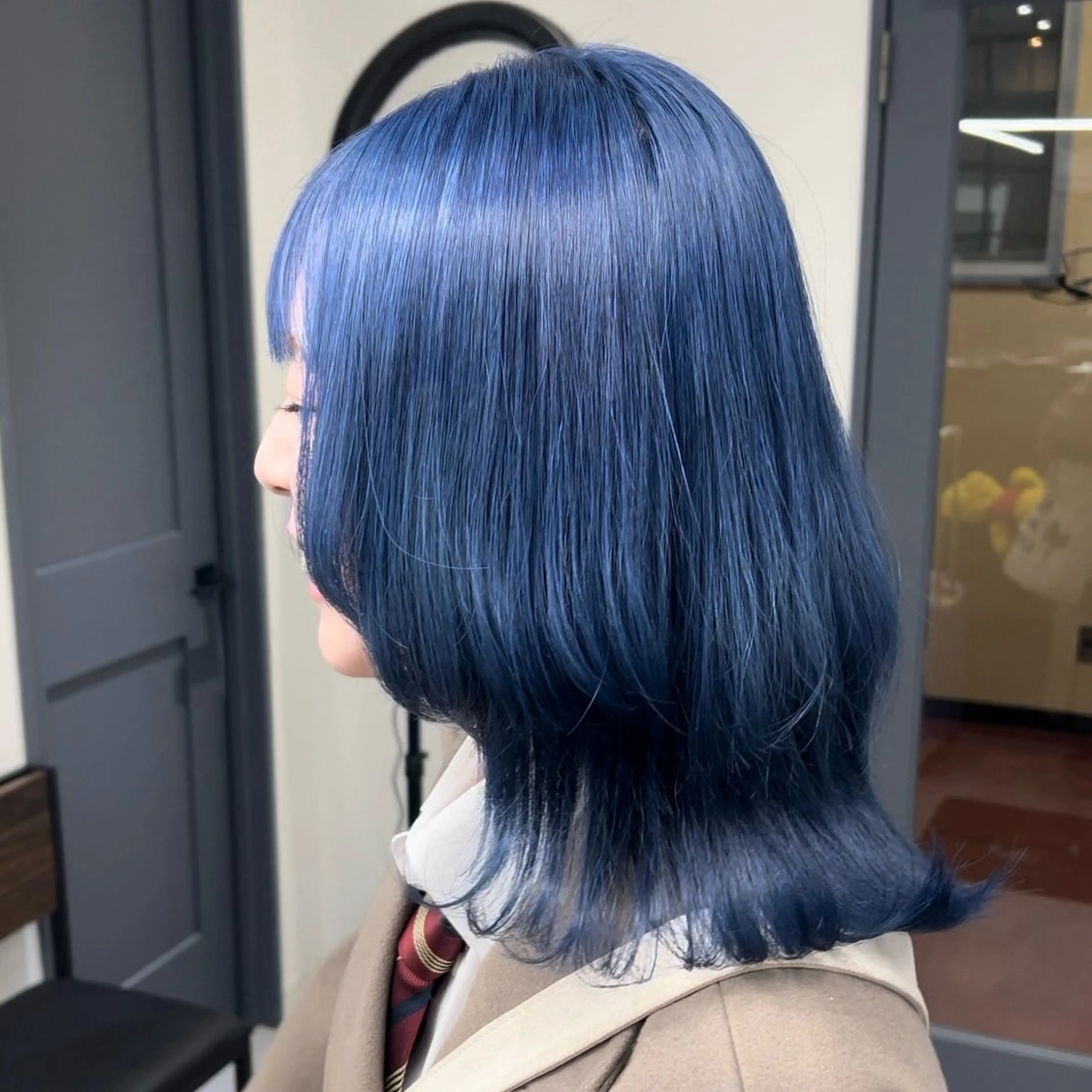 ミディアム カラー ブリーチ ブルーカラー 透明感カラー デザインカラー ダブルカラー いろあそび所属・ショート/ウルフ カットモデル募集のヘアスタイル