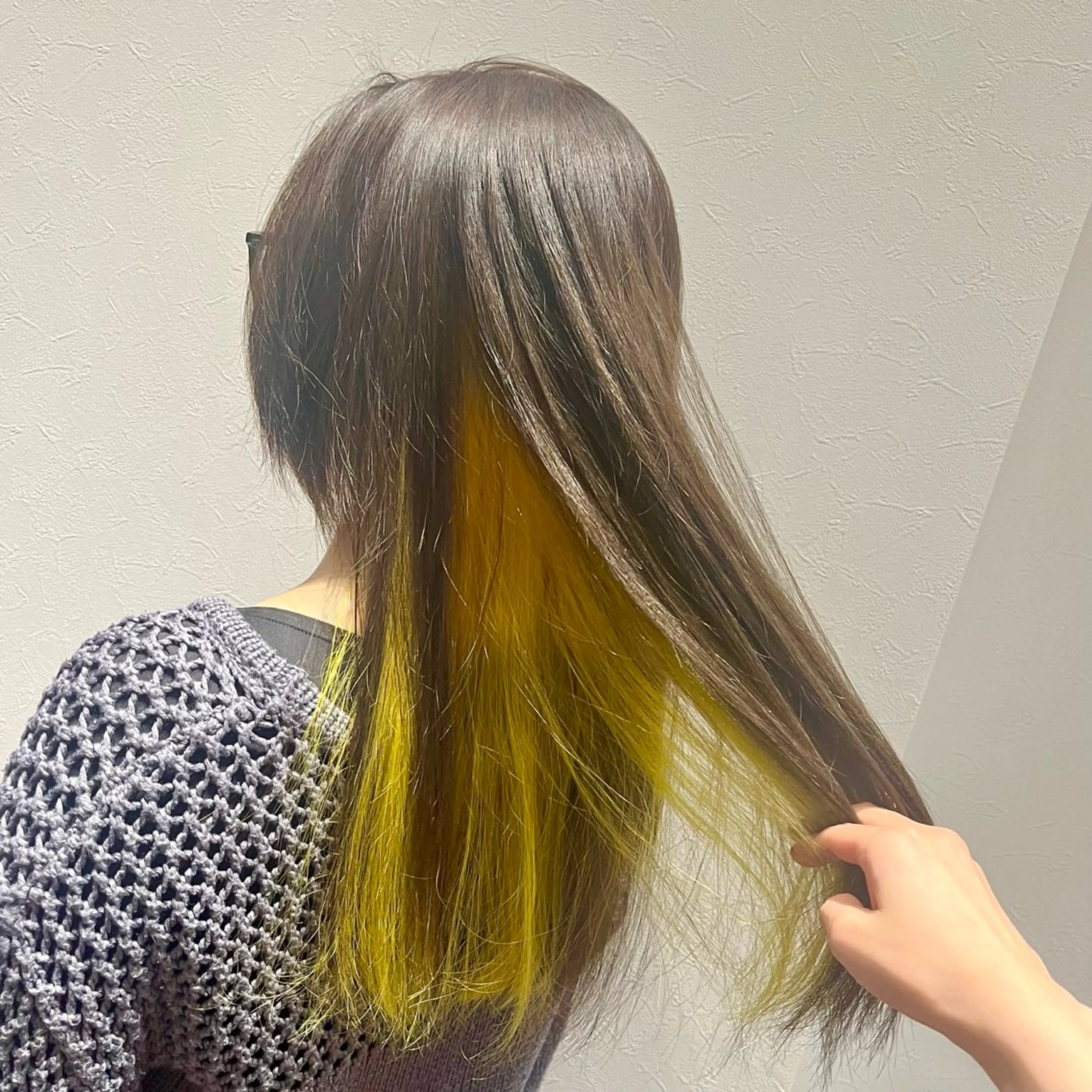 ロング イエローカラー 黒川 結希のヘアスタイル