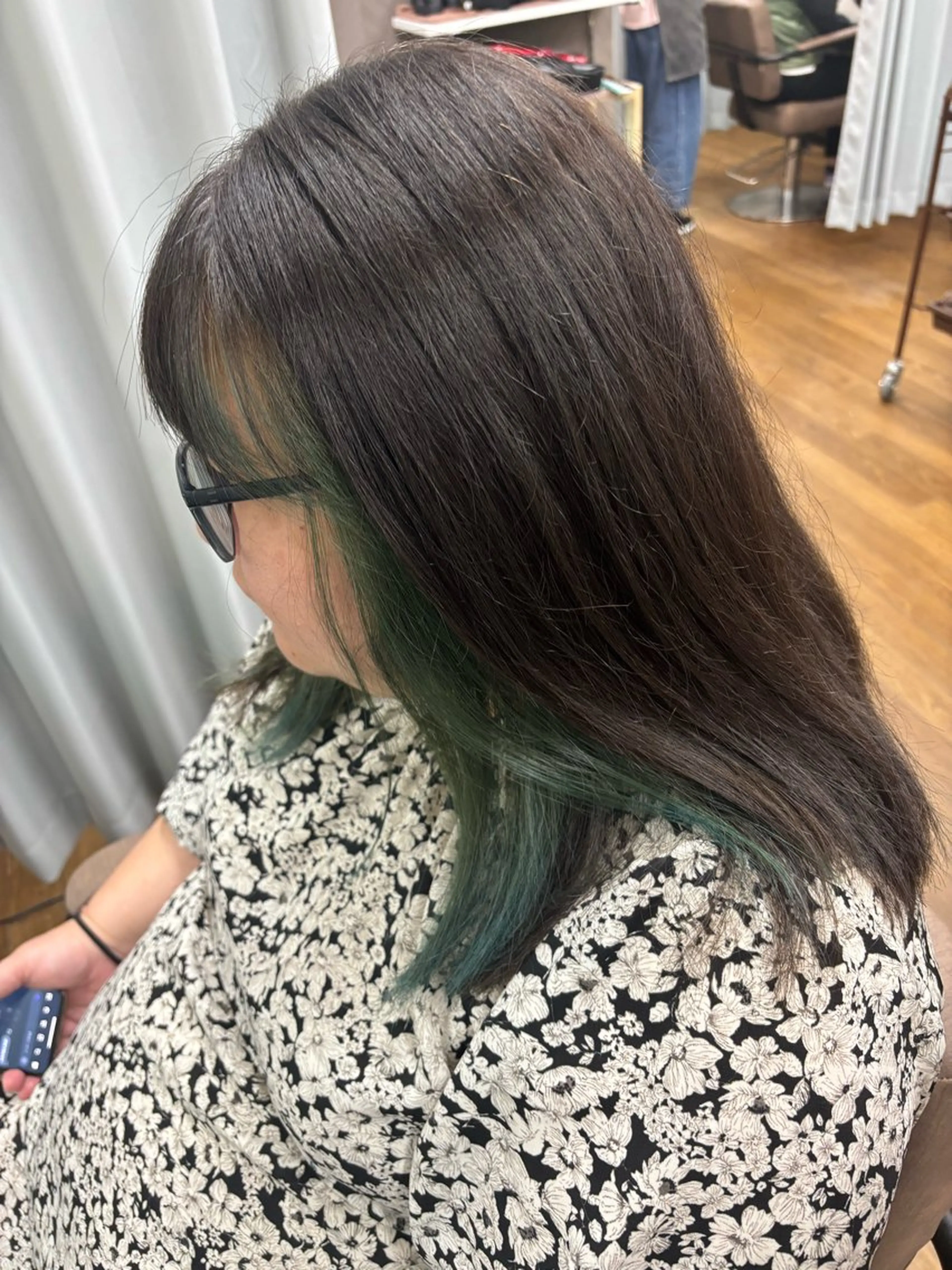 セミロング ミストバング 猪股 華乃のヘアスタイル