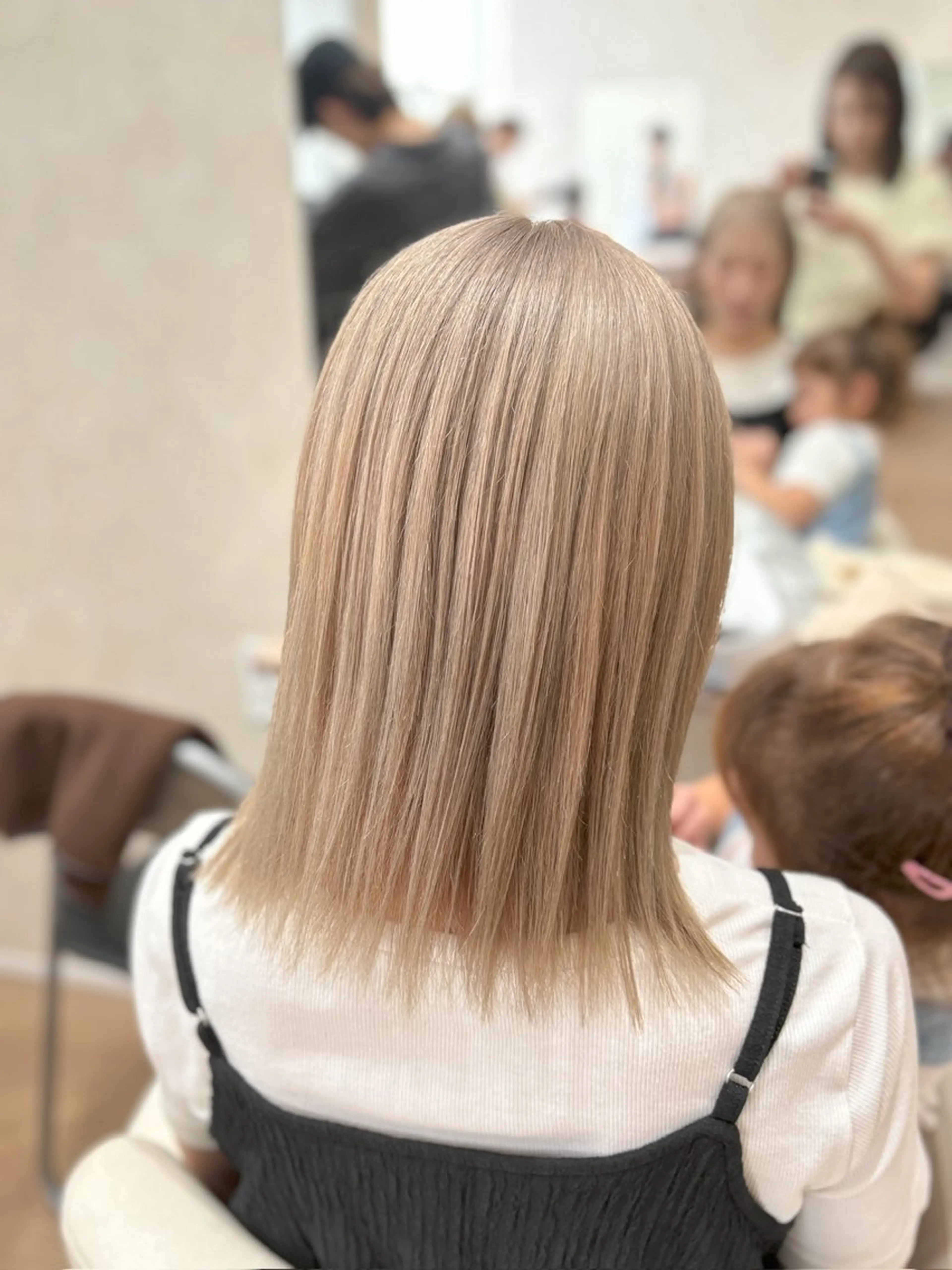 ミディアム 服部 真希のヘアスタイル