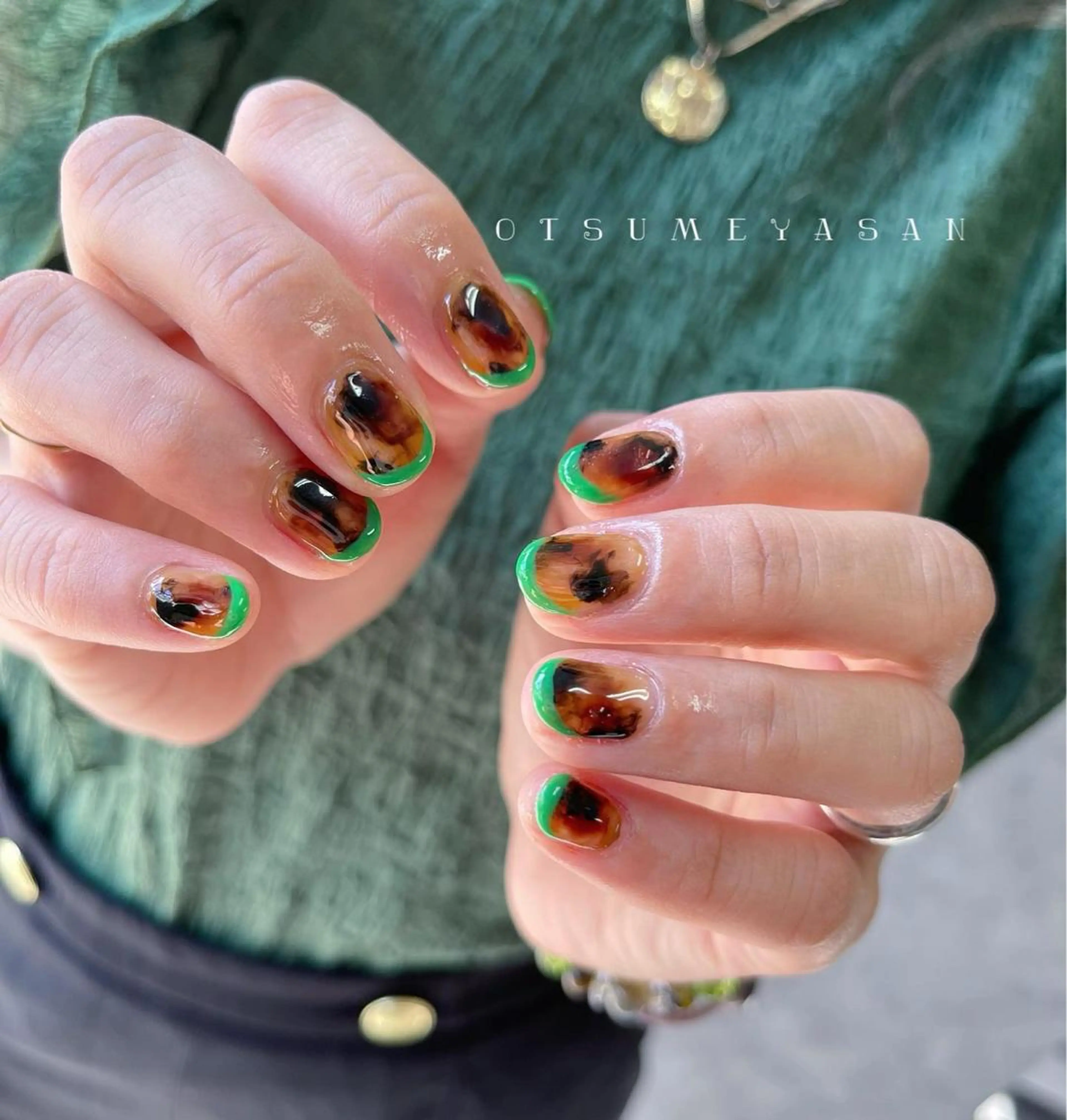 ネイル オーロラネイル べっ甲ネイル フレンチネイル グリーン 韓国ネイル otsumeyasan所属・わたなべ ちかのネイルデザイン