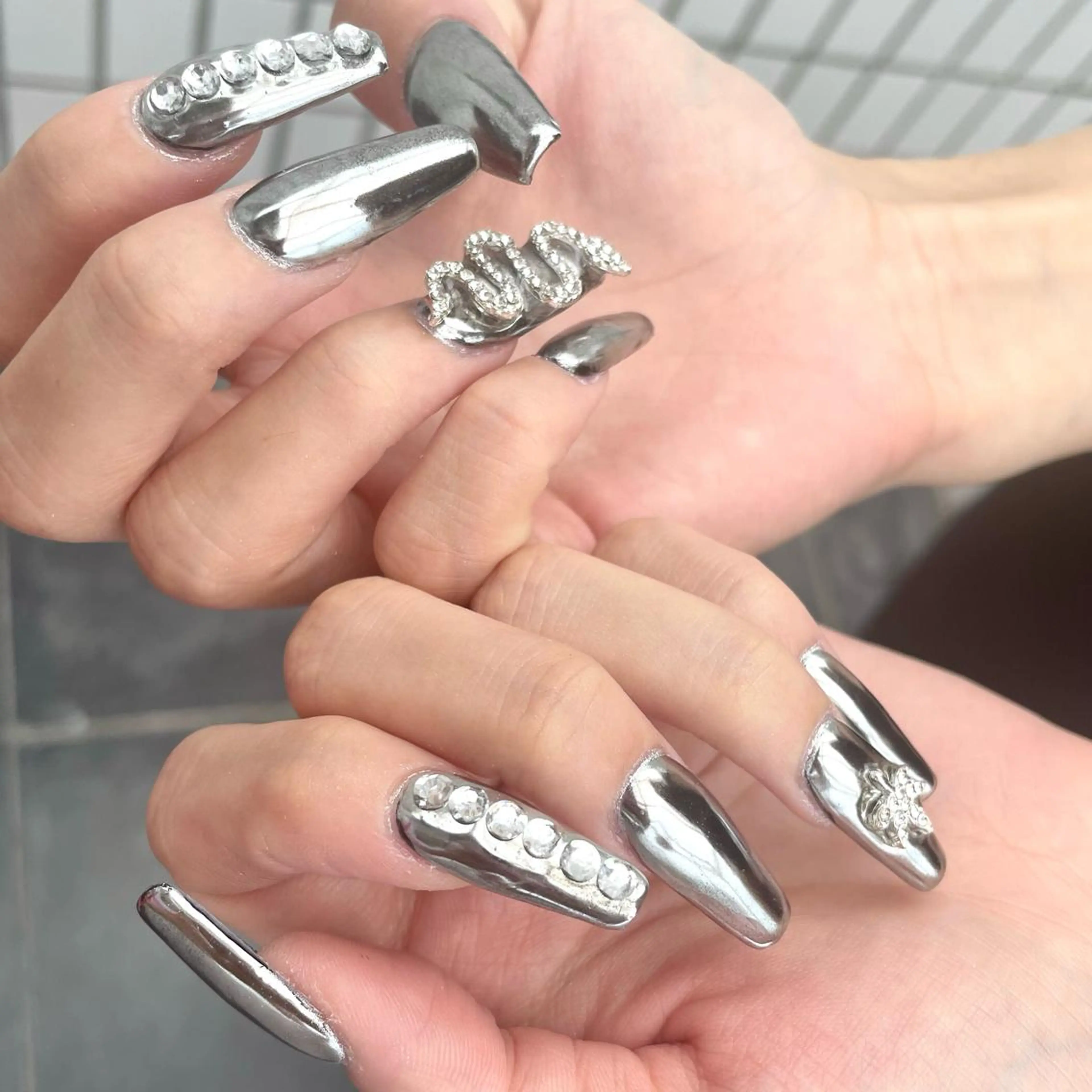 ネイル ミラーネイル ハンドネイル Nail ヌシん家 AKANEのネイルデザイン