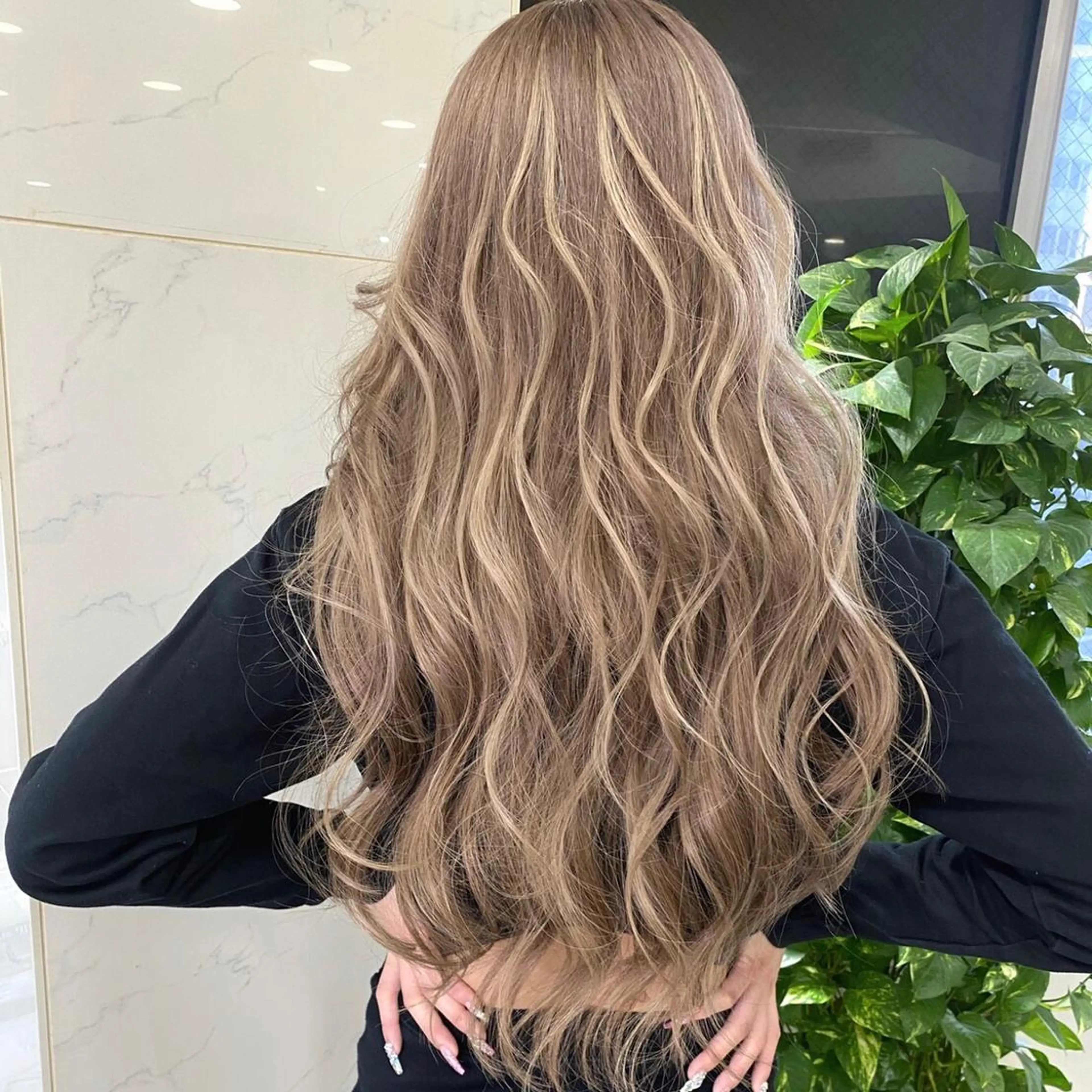 ロング カラー シールエクステ特化 ハイトーン、NANAのヘアスタイル