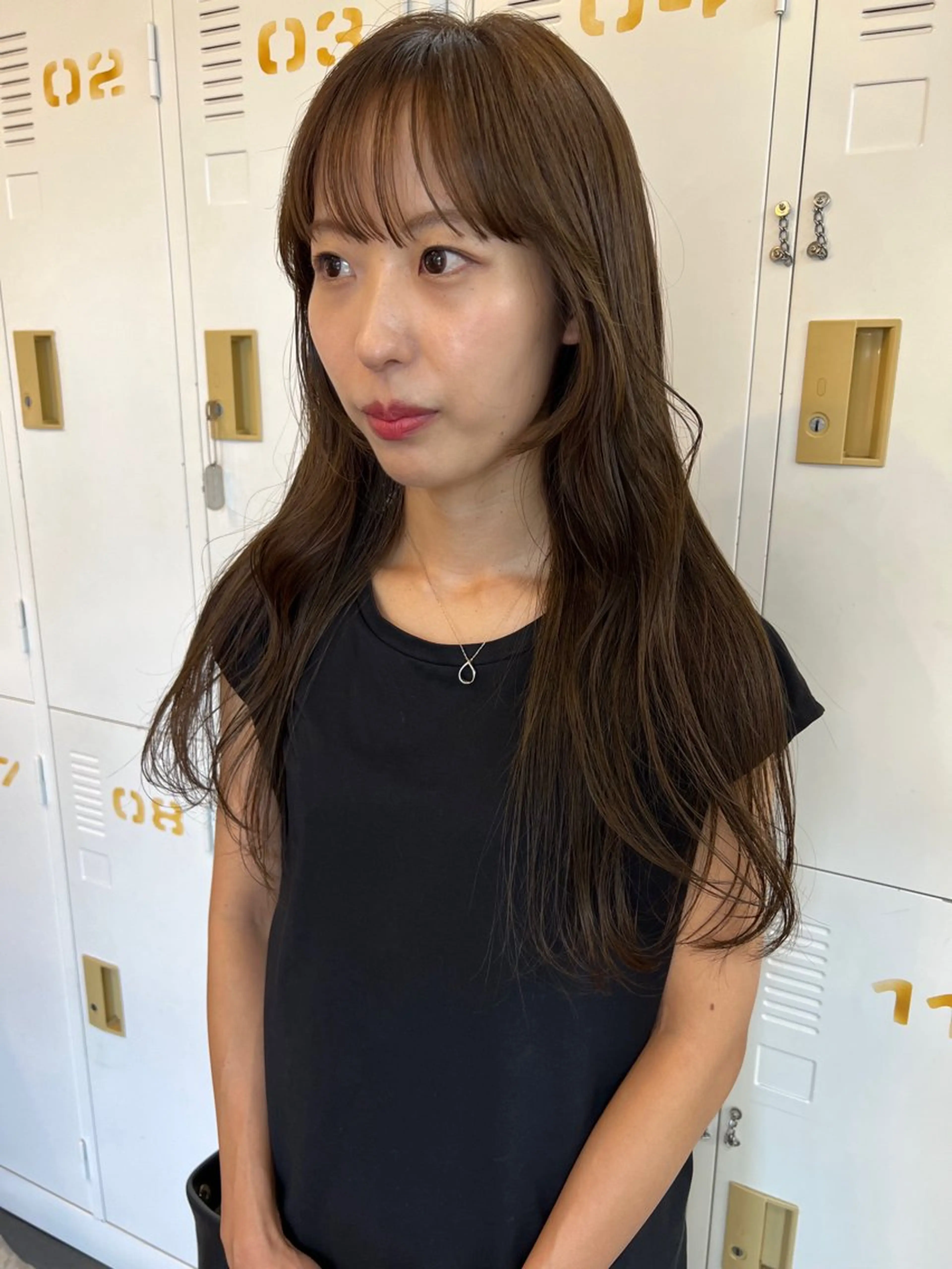 ロング カラー ベージュカラー オリーブベージュ LOMARLIE JURIAのヘアスタイル