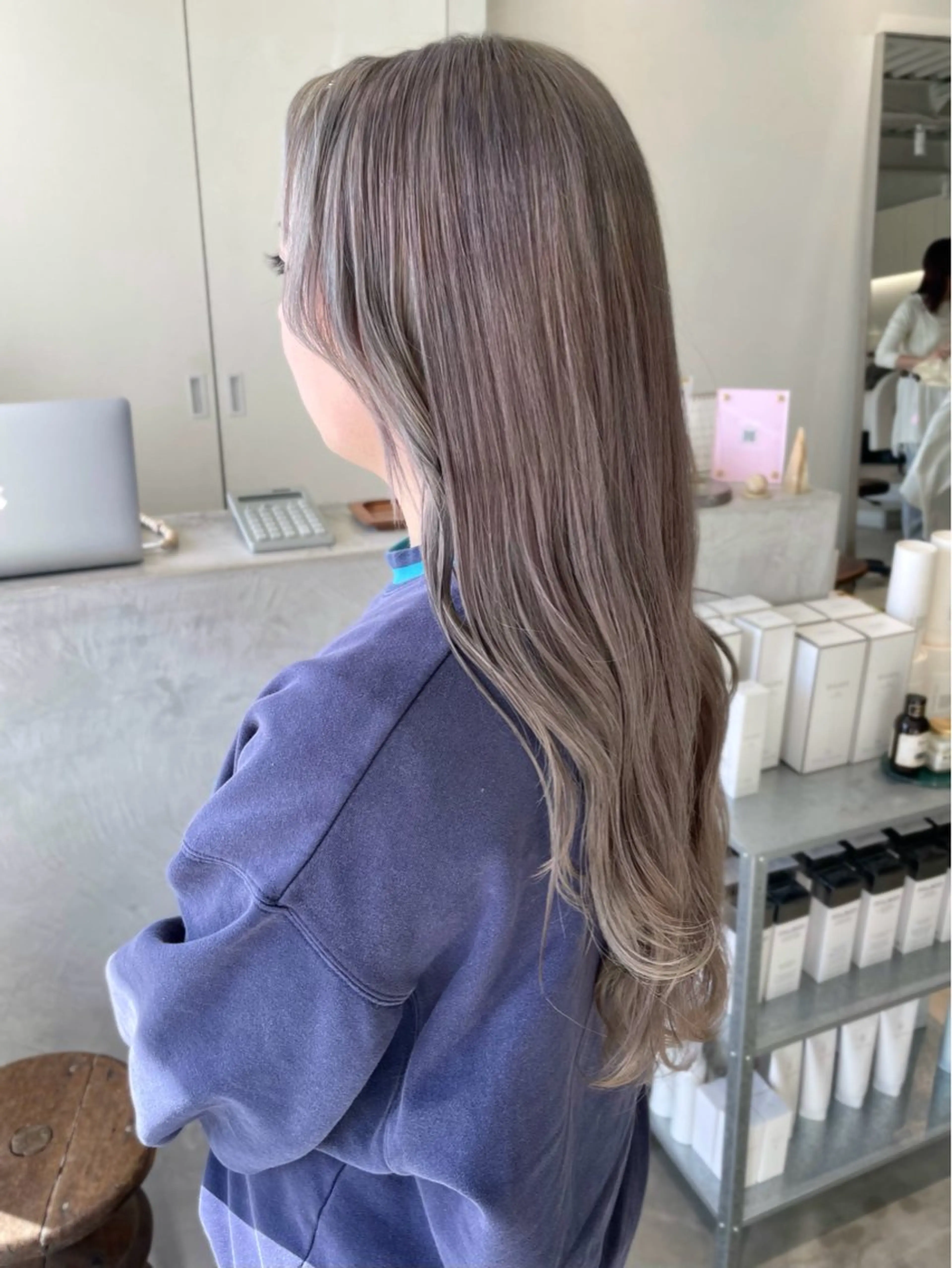 ロング カラー ヘアカラー 林 千聖のヘアスタイル