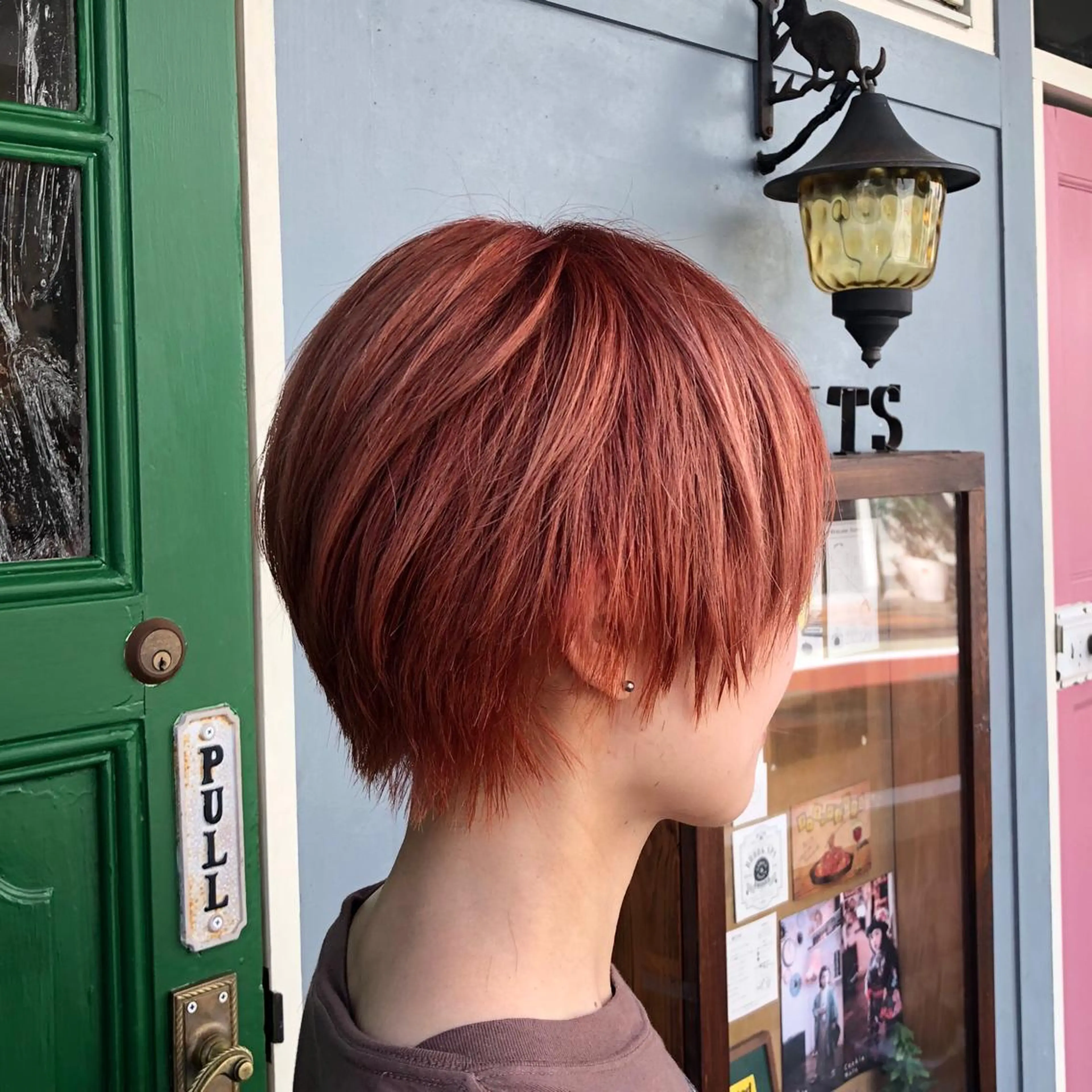 ショート カラー ブリーチ 透明感カラー オレンジ ピンクカラー カット ヘアカラー トリートメント ヘッドスパ BRITS 渡辺 菜々子のヘアスタイル