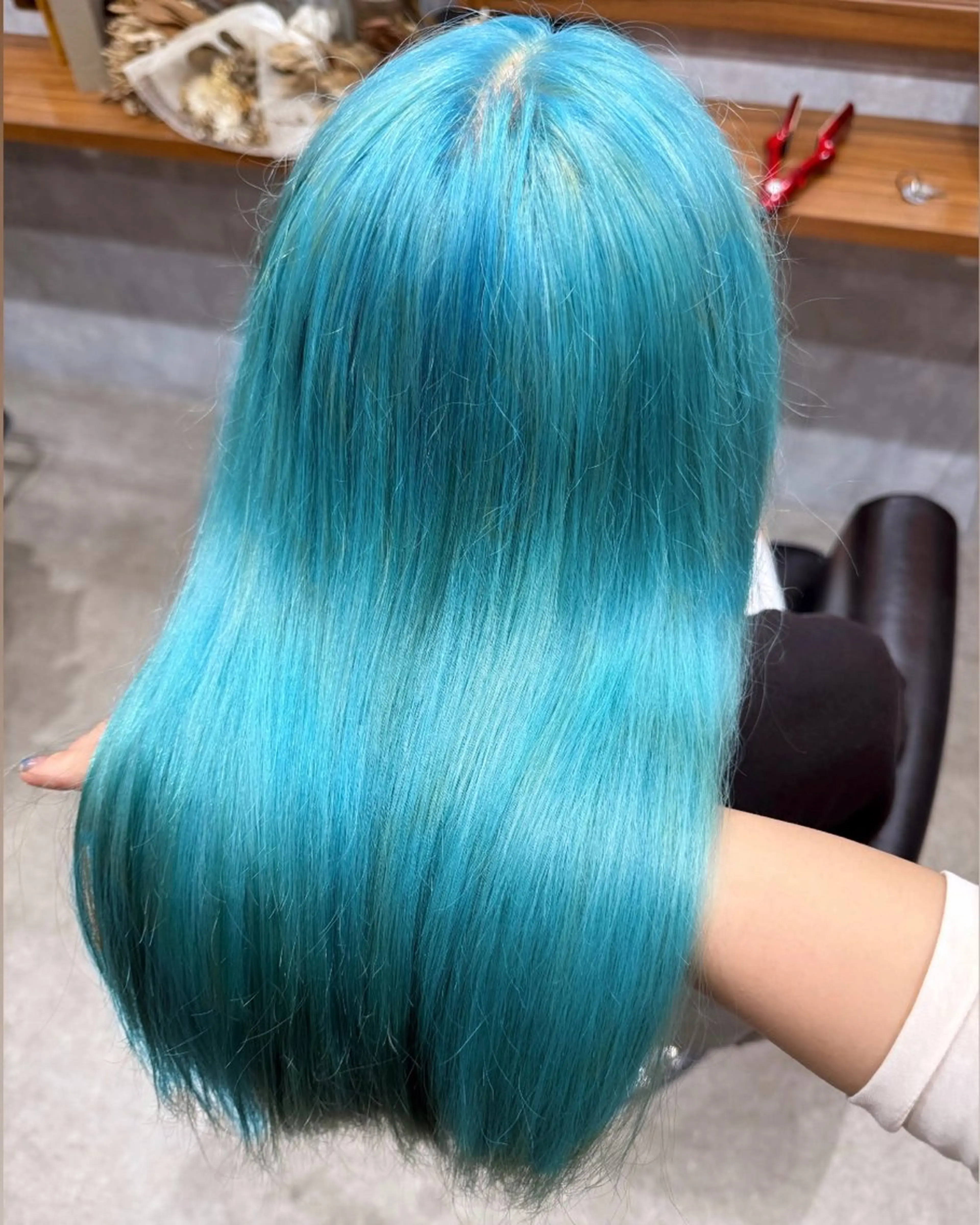 ロング カラー ブリーチ ブルーカラー ヒナ子🦋 ブリーチカラーのヘアスタイル