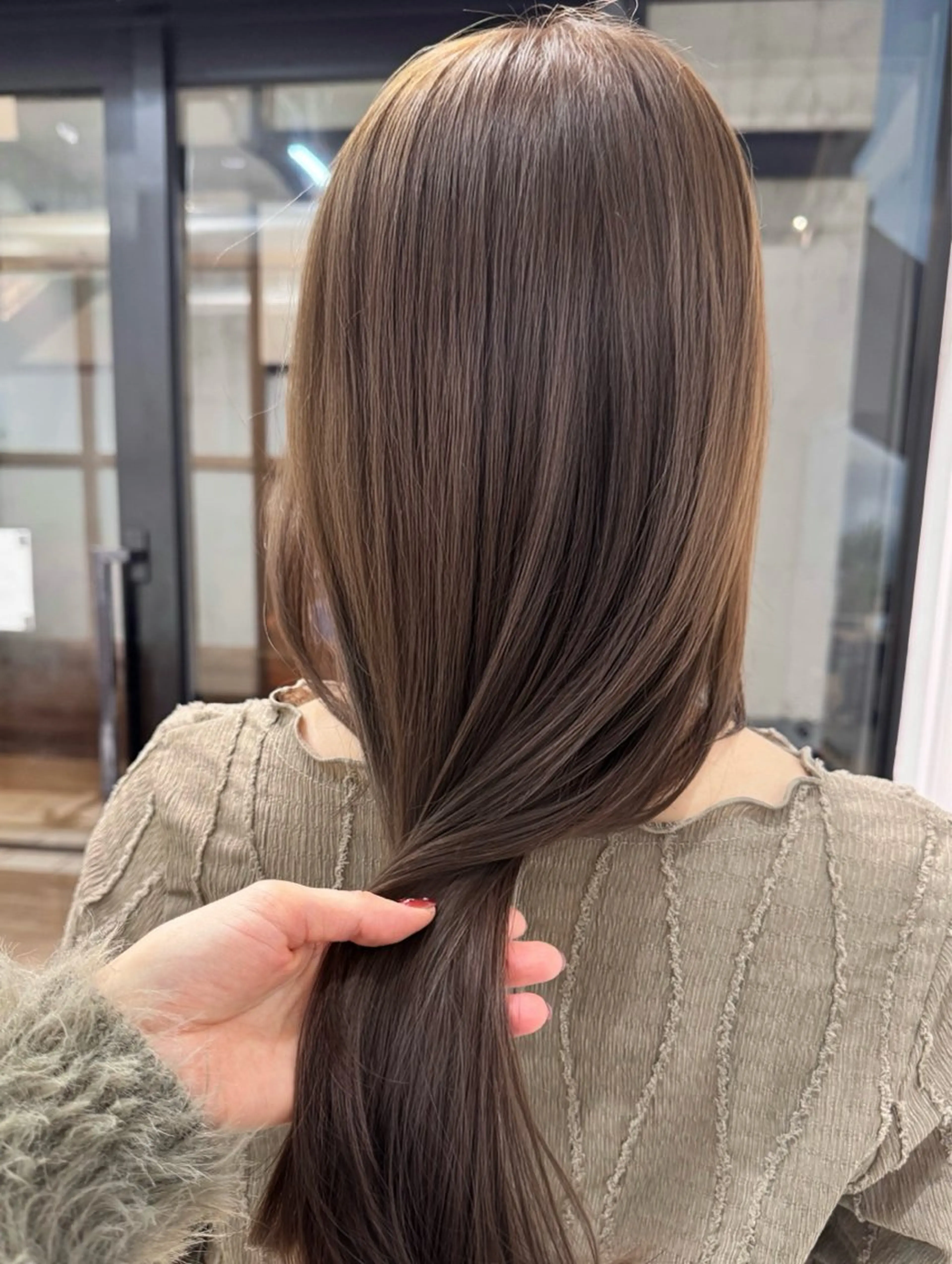 セミロング ヘアカラー SALOWIN表参道ANNEX店所属・表参道🪞垢抜けヘア 🤍mizukiのヘアスタイル