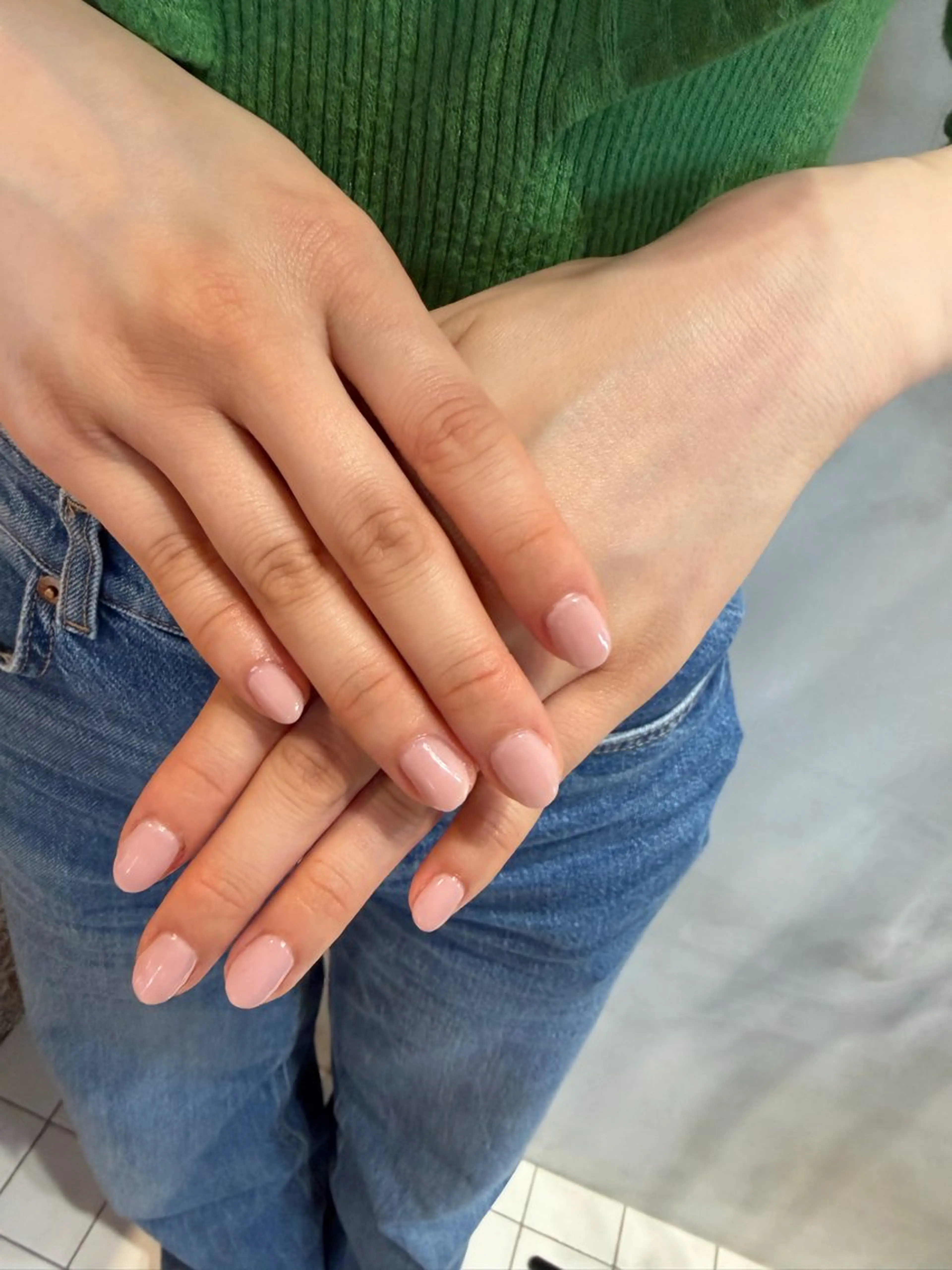 オフあり｜ワンカラー・ラメグラ ネイルの写真