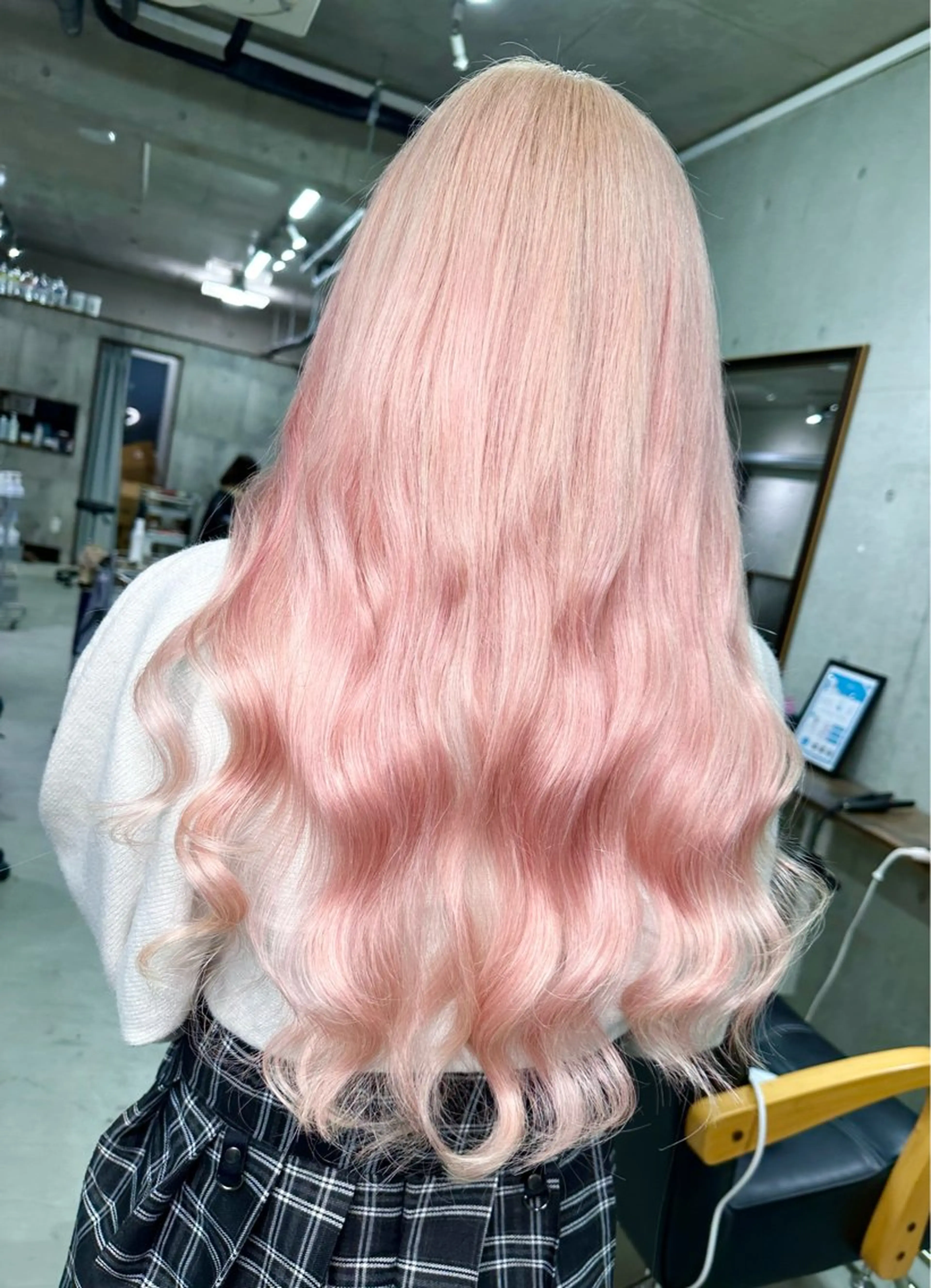 ロング カラー ハイトーンカラー ピンクカラー ホワイトピンク ヘアカラー 名古屋のピンク好き かずくん🦩のヘアスタイル