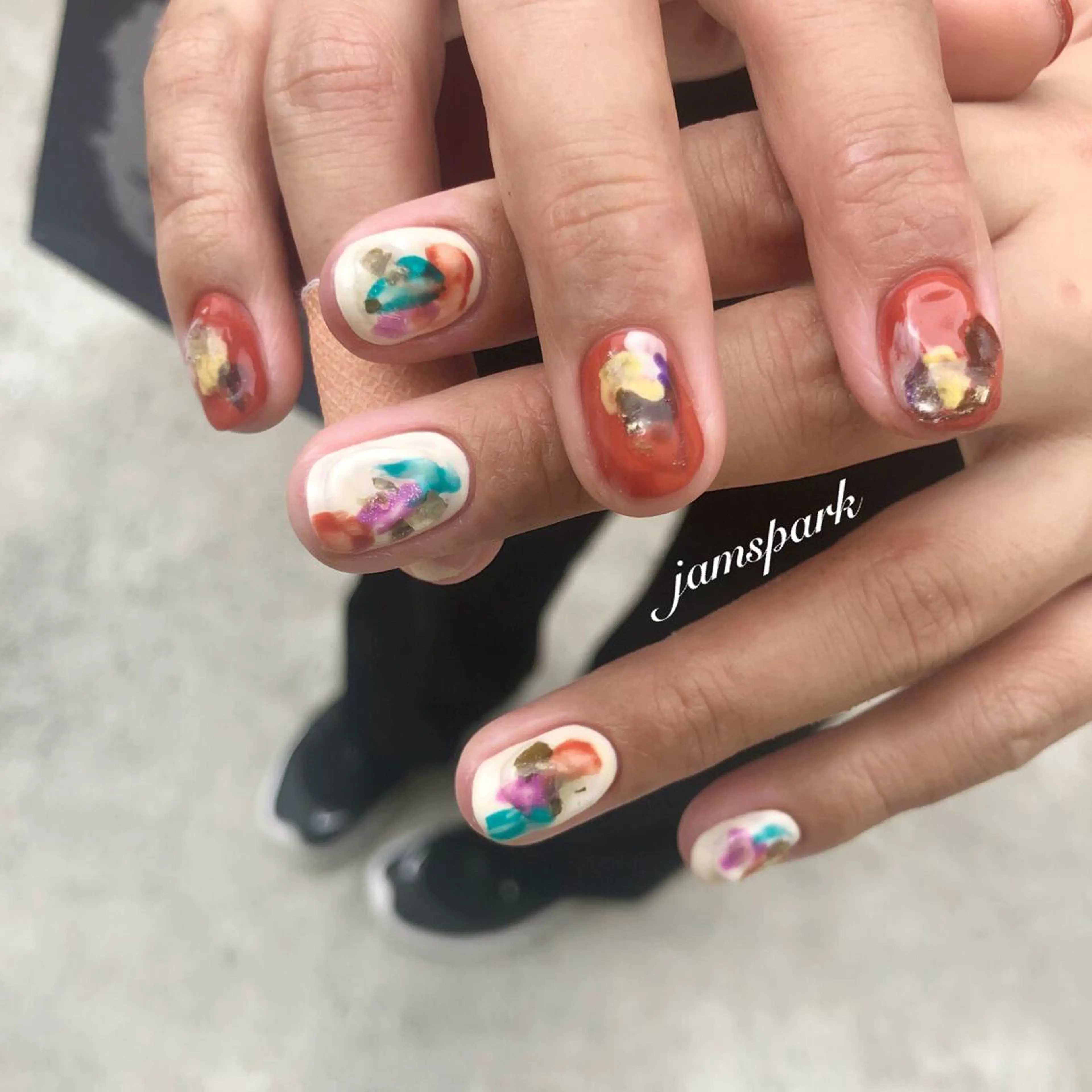 ネイル アートネイル ブラウン ジェルネイル ニュアンスネイル 赤色 ハンドネイル jamspark ✨のネイルデザイン