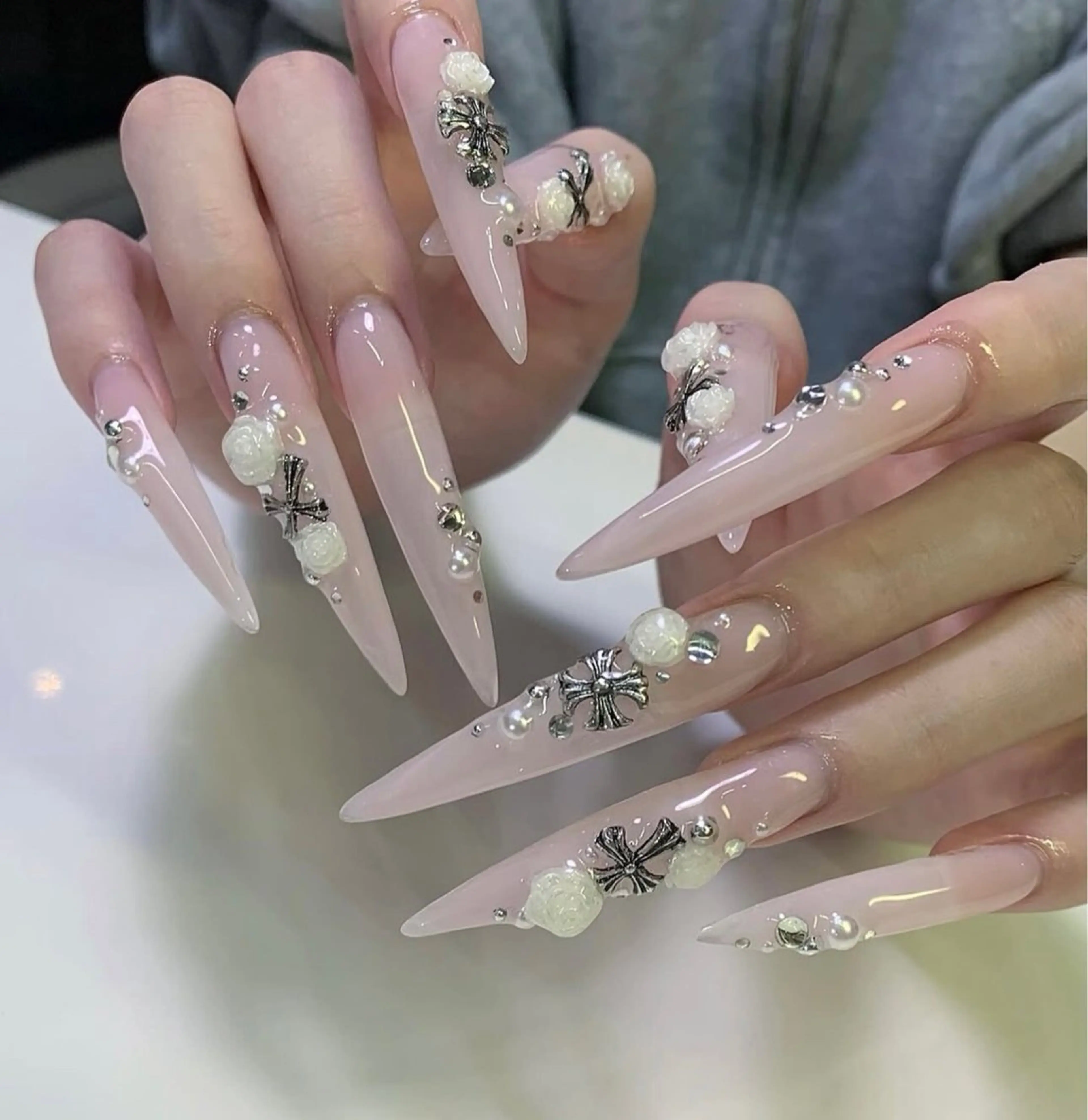 ネイル アートネイル ジェルネイル キラキラネイル 韓国ネイル ニュアンスネイル ハンドネイル Jenn Nail Shinokuboのネイルデザイン
