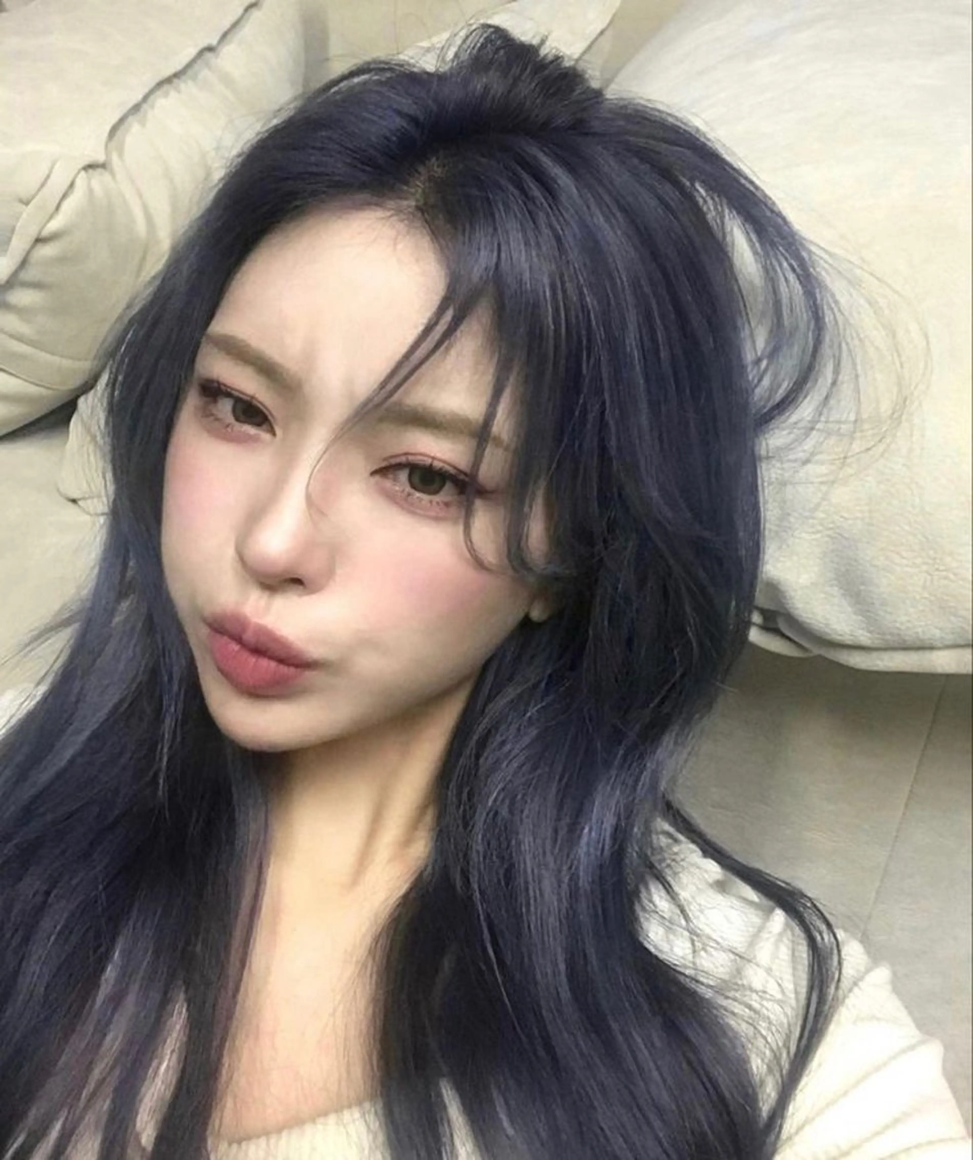 ロング カラー ブルーカラー ネイビーカラー サキ🤍ハイトーン 🩰くびれ巻きヘアのヘアスタイル